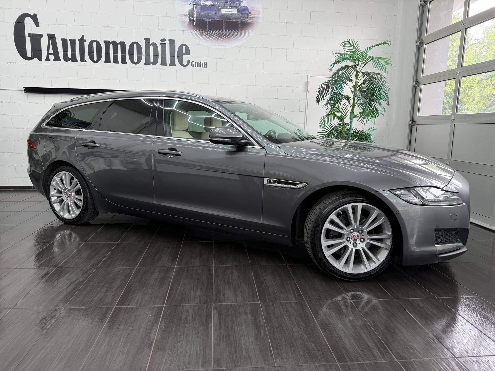 JAGUAR XF Sportbrake 25d R-Sport AWD Automatic⭐️-showroom-element-2