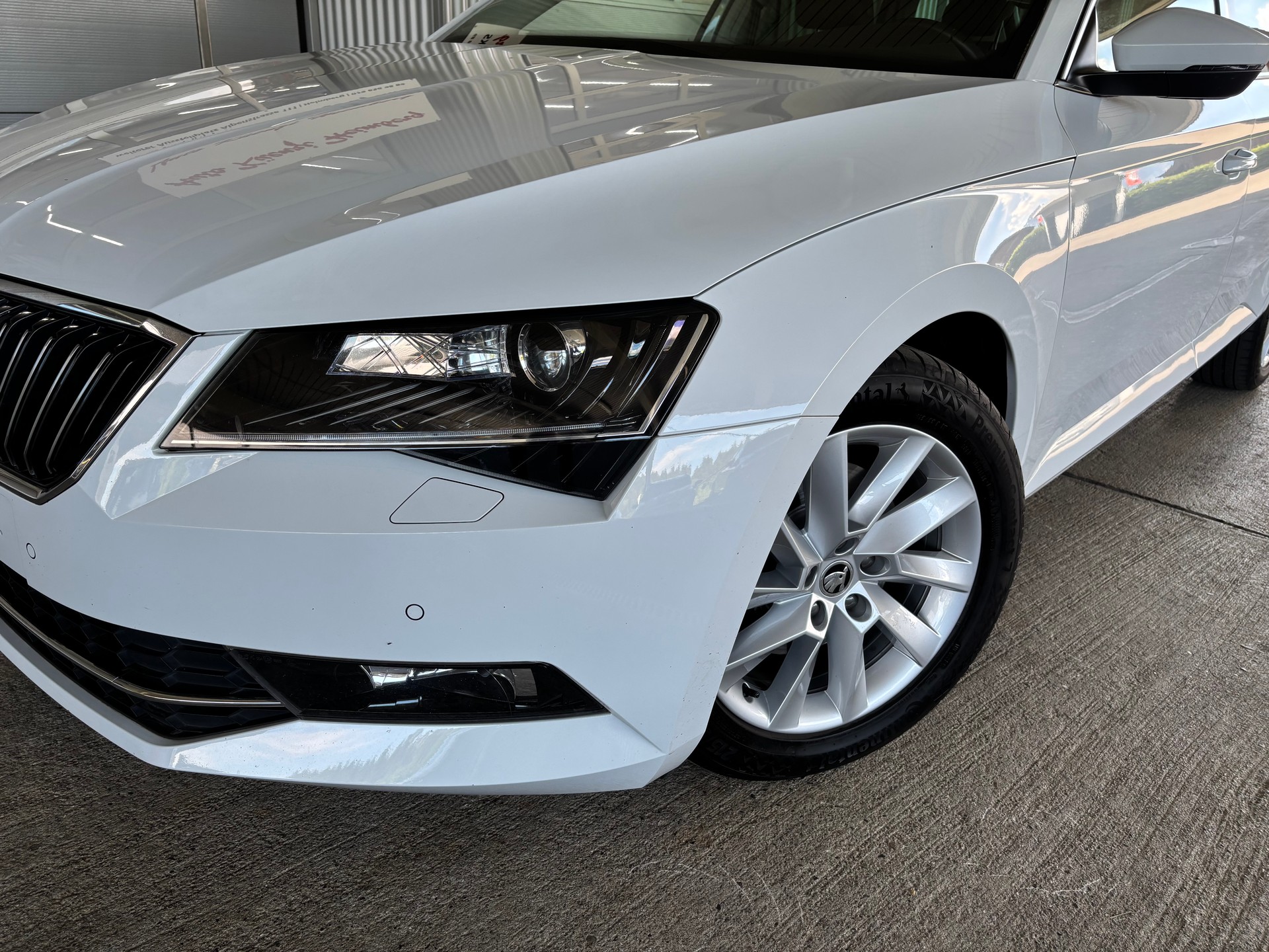 SKODA Superb Combi 2.0 TDi Ambiente DSG mit AHK-image-4