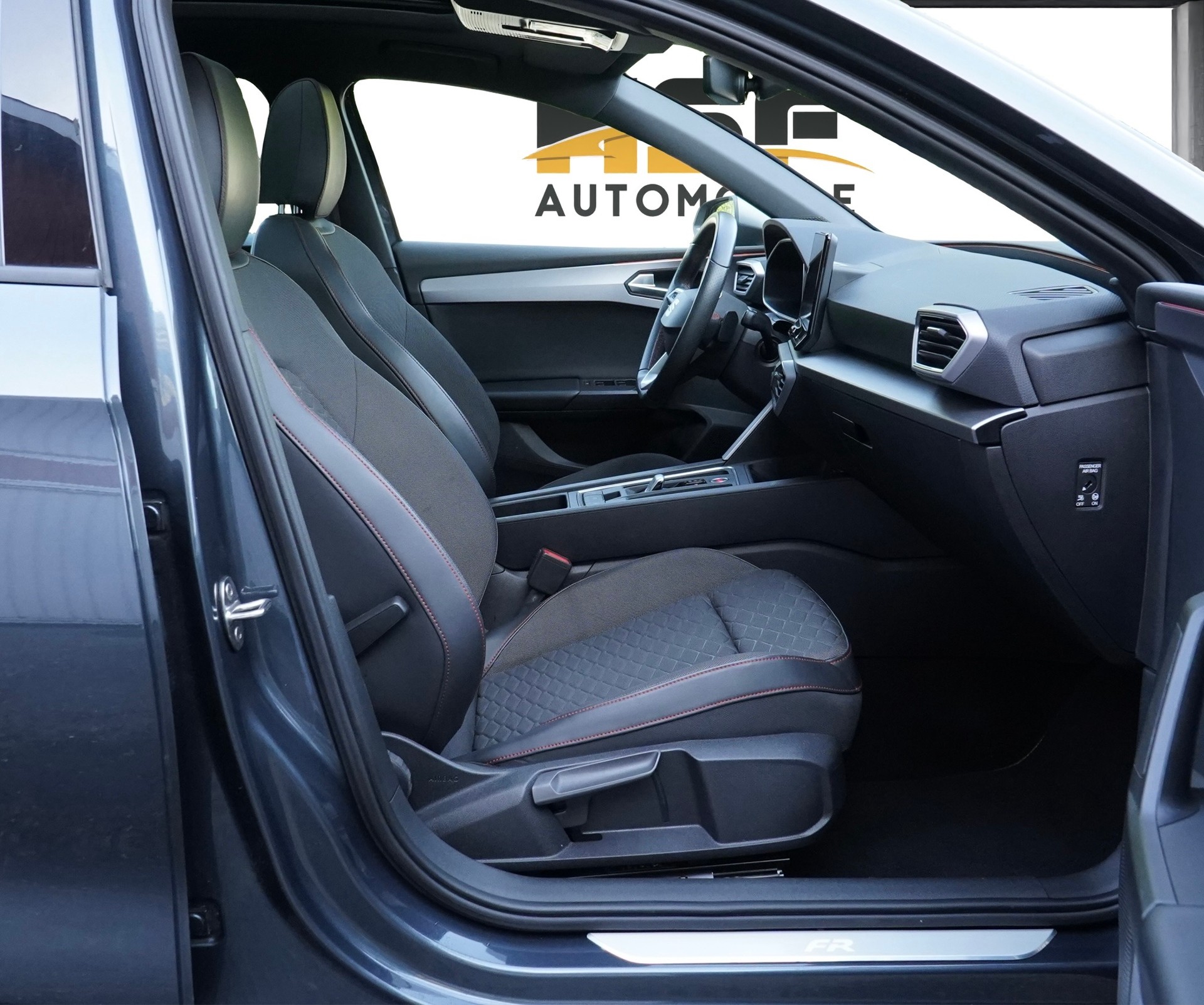 SEAT Leon ST 1.5 eTSI mHEV DSG HOLA FR *CH Fahrzeug & AHK*-image-11