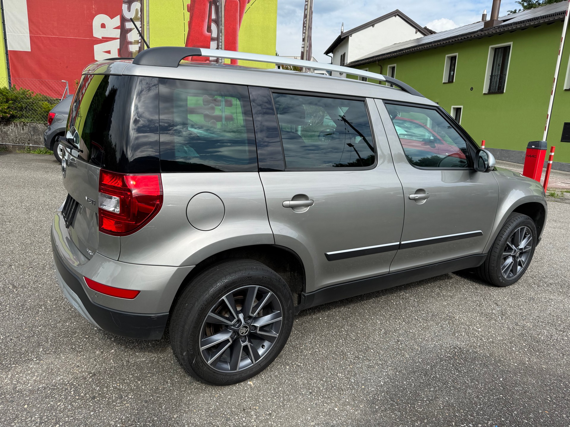 SKODA Yeti 2.0 TDI Ambition 4x4 DSG-image-2