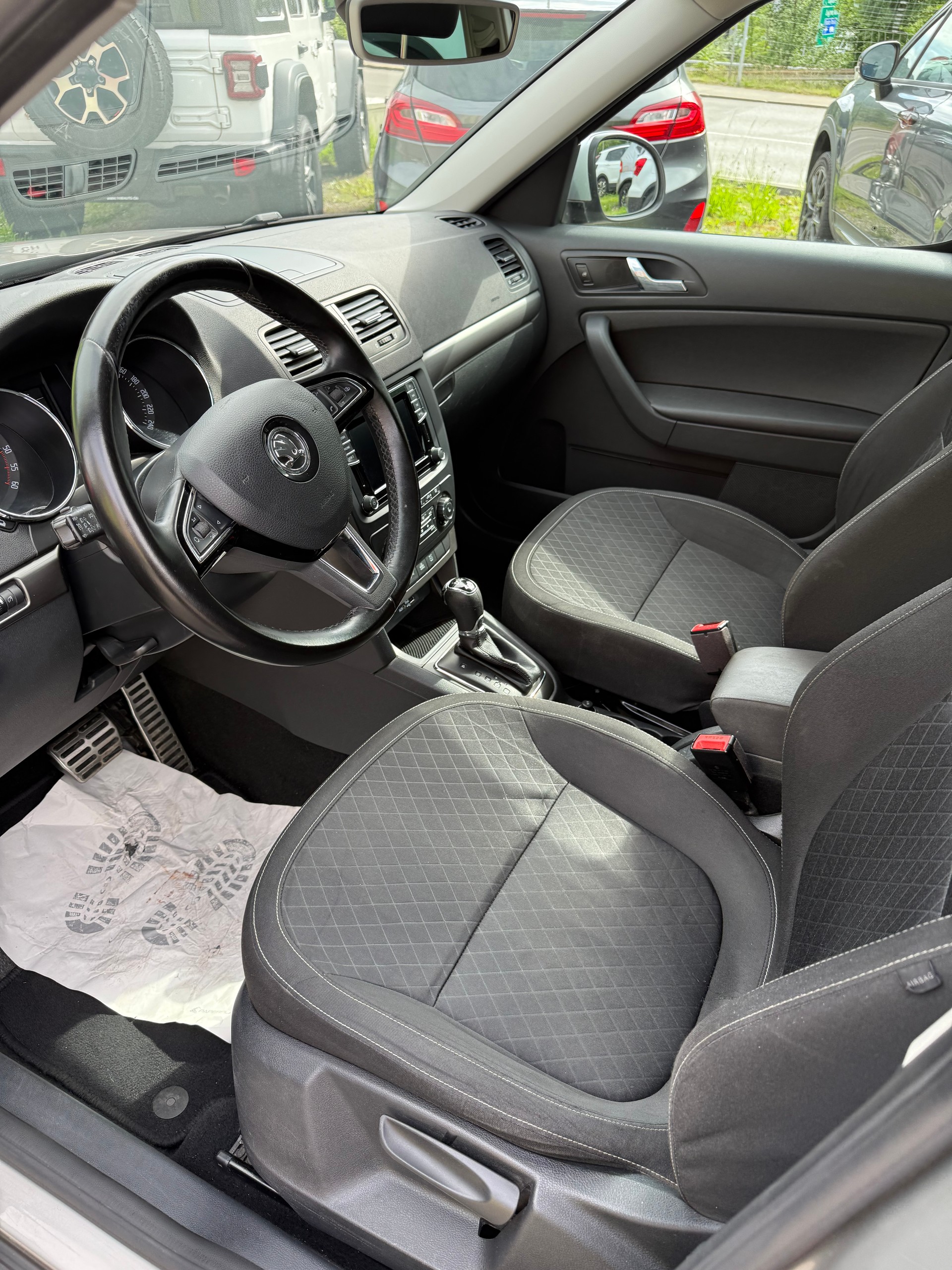 SKODA Yeti 2.0 TDI Ambition 4x4 DSG-image-4