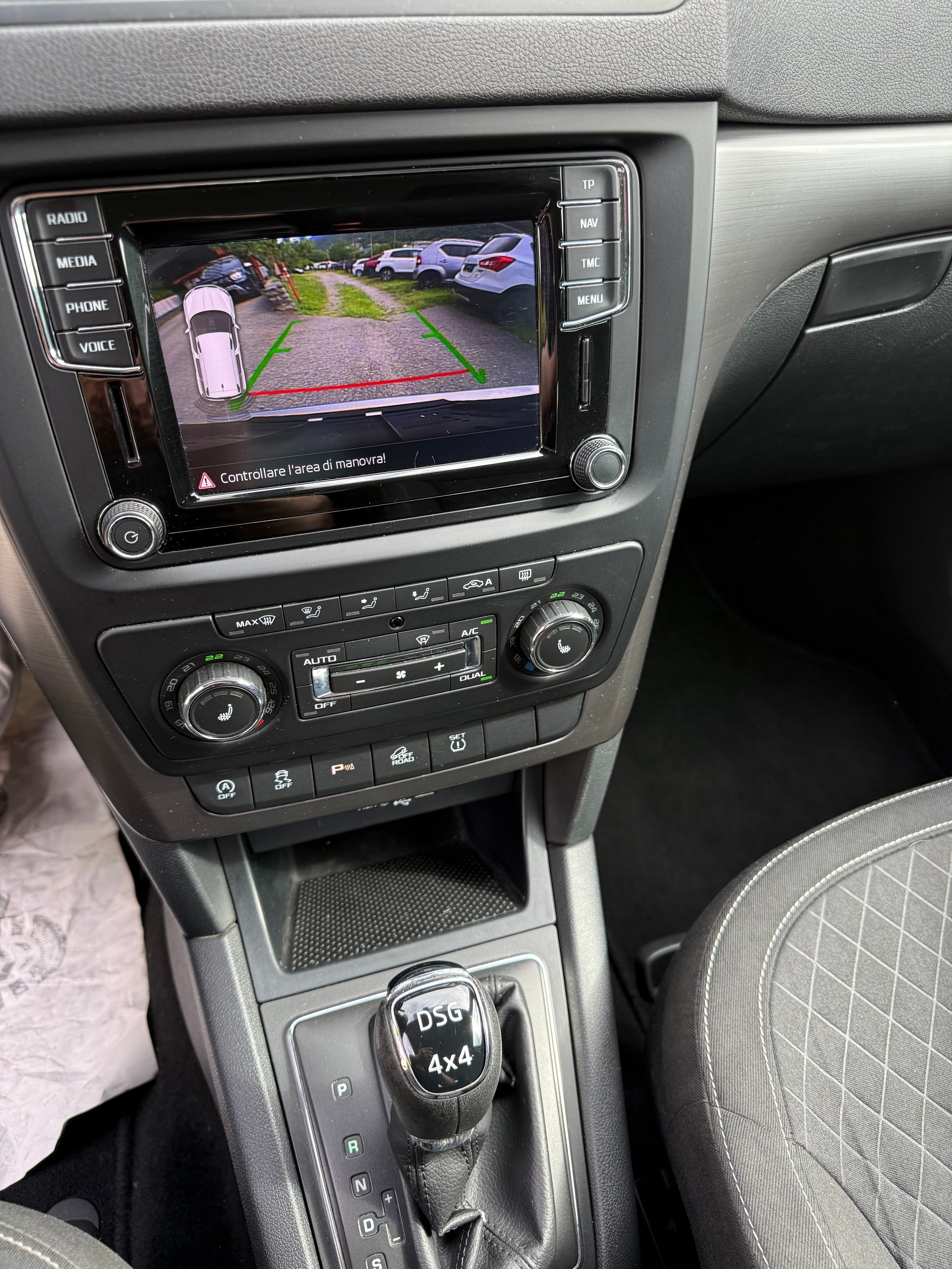 SKODA Yeti 2.0 TDI Ambition 4x4 DSG-image-7