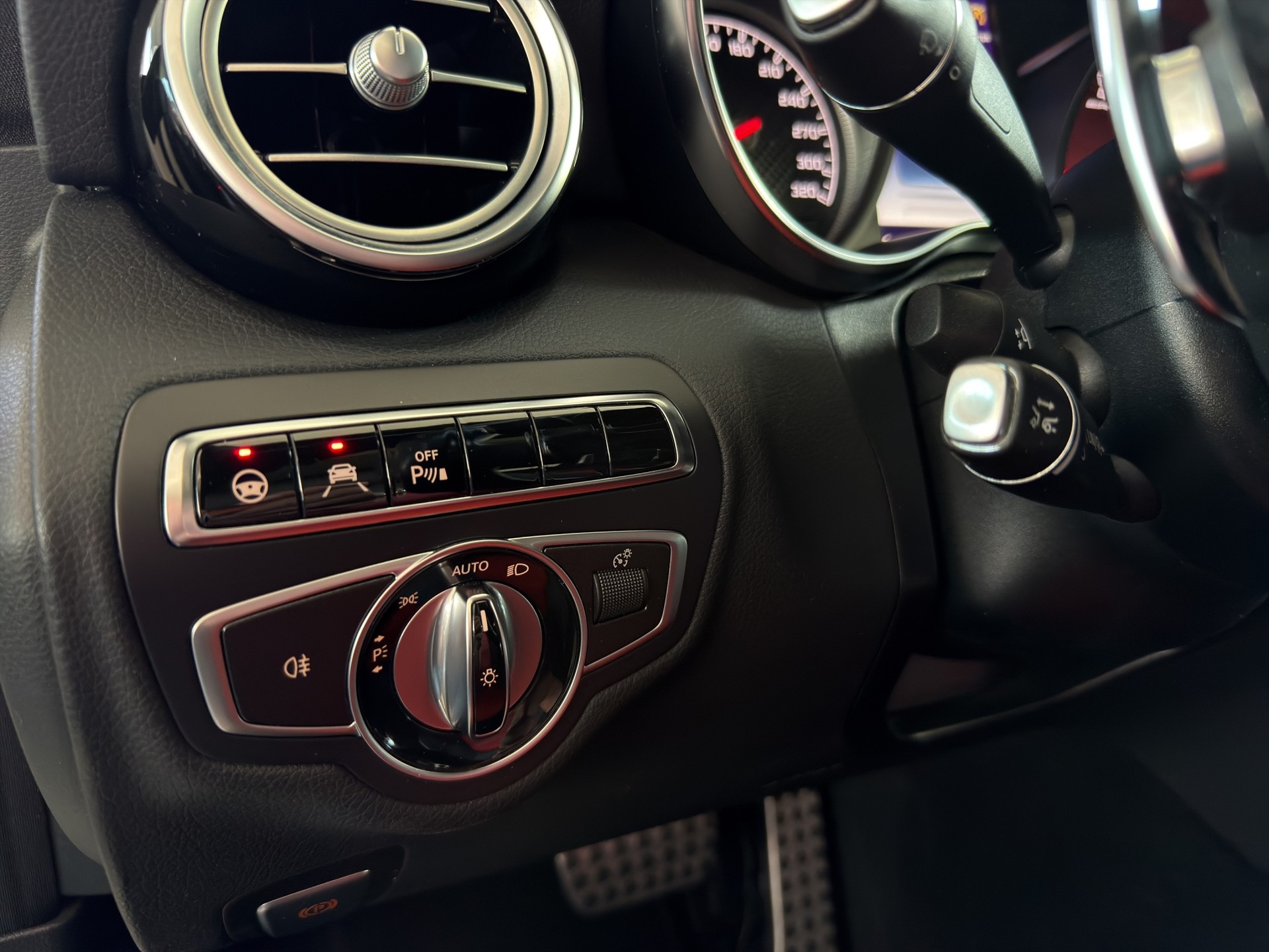 MERCEDES-BENZ C 63 AMG Speedshift-image-15