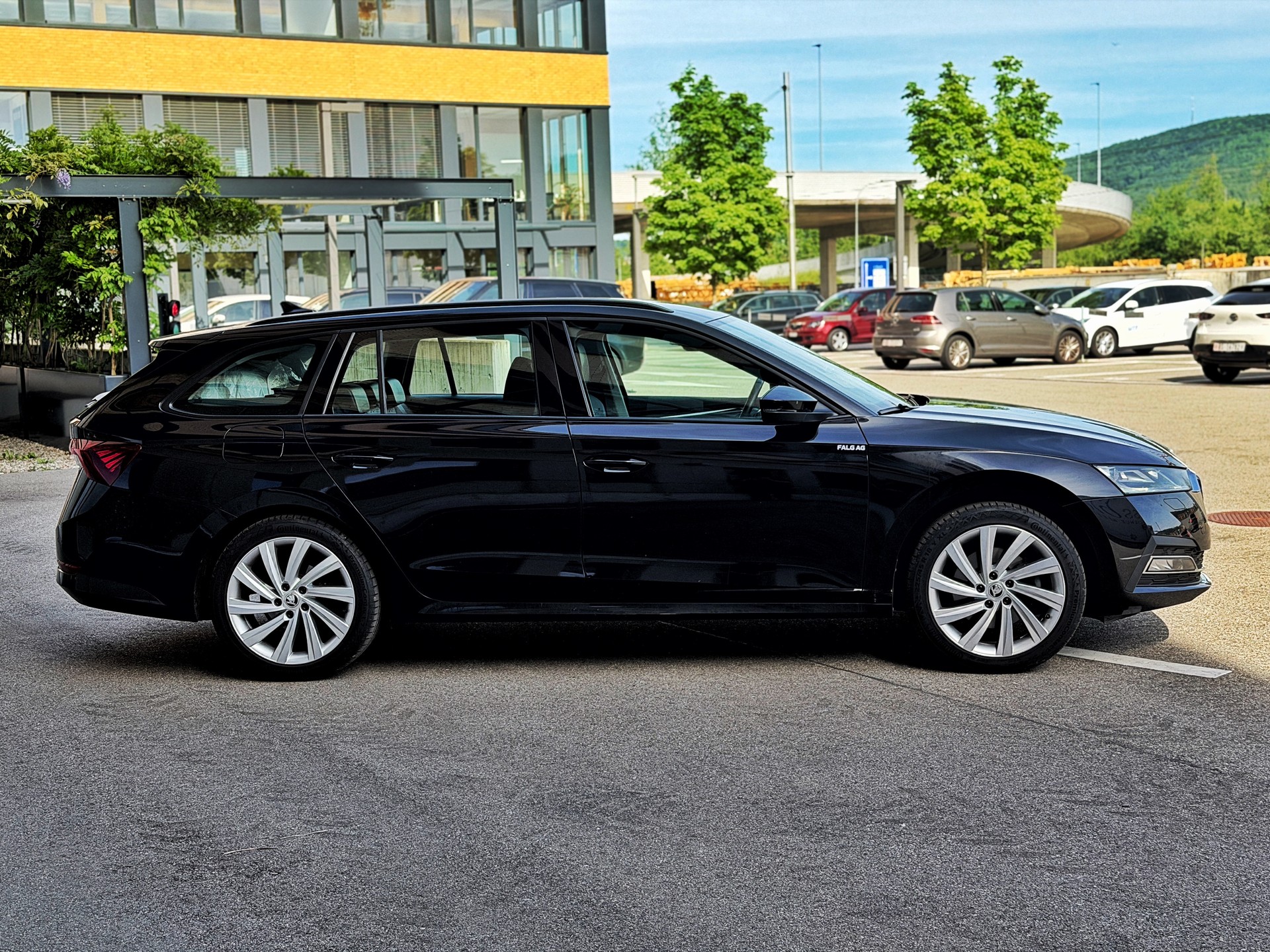 SKODA Octavia Combi 2.0 TDI DSG Style 4x4-image-6
