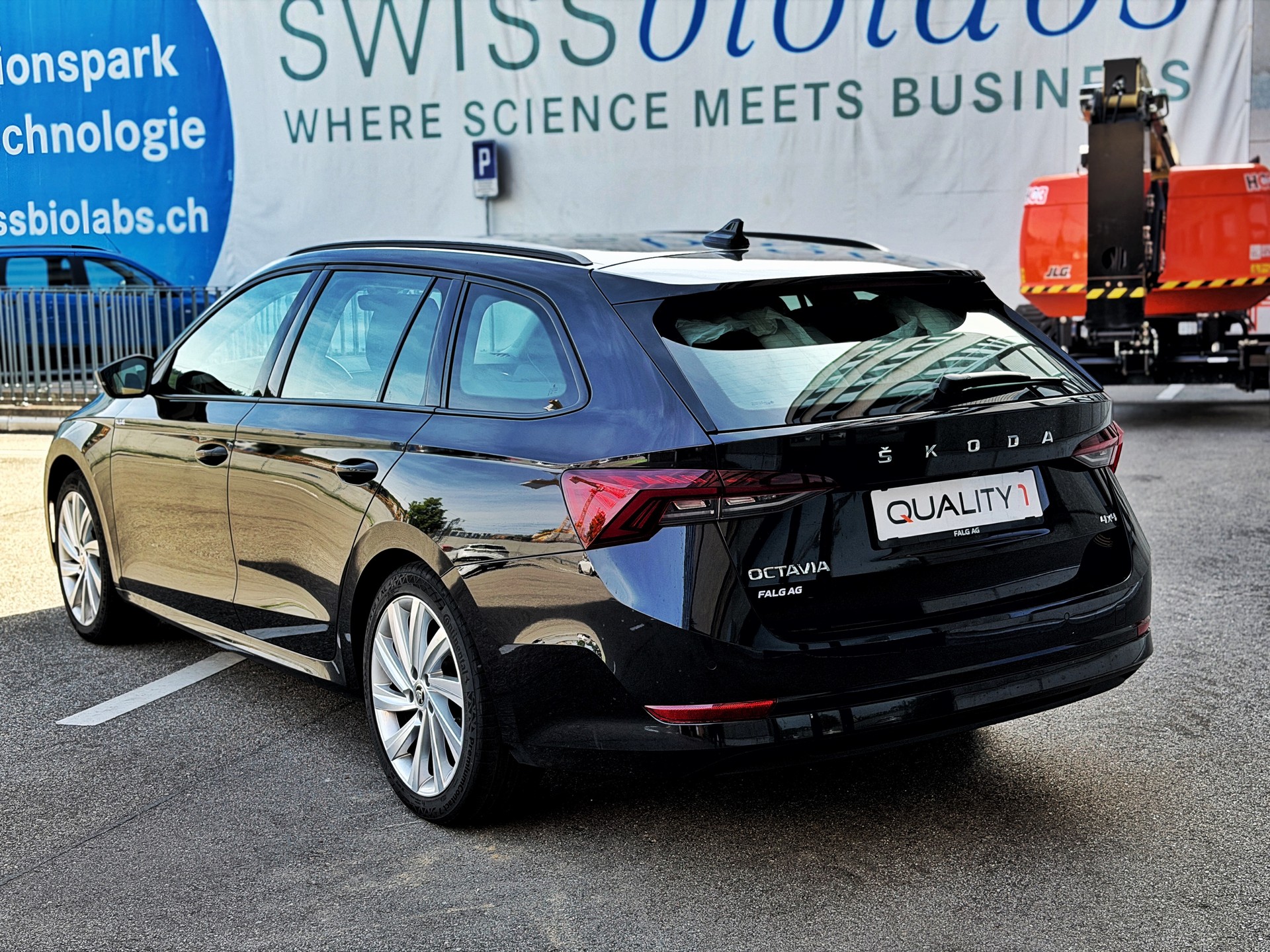 SKODA Octavia Combi 2.0 TDI DSG Style 4x4-showroom-element-2