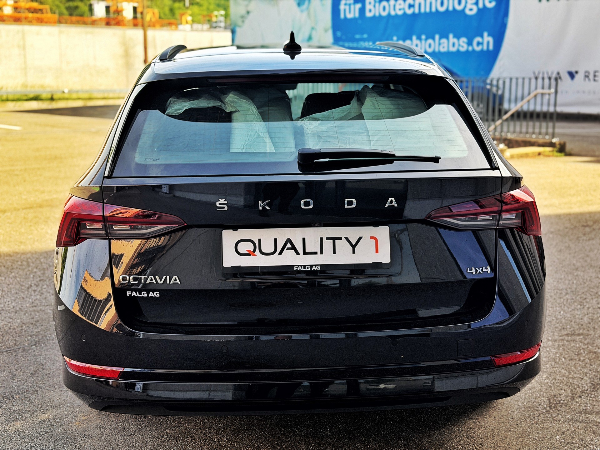 SKODA Octavia Combi 2.0 TDI DSG Style 4x4-showroom-element-3