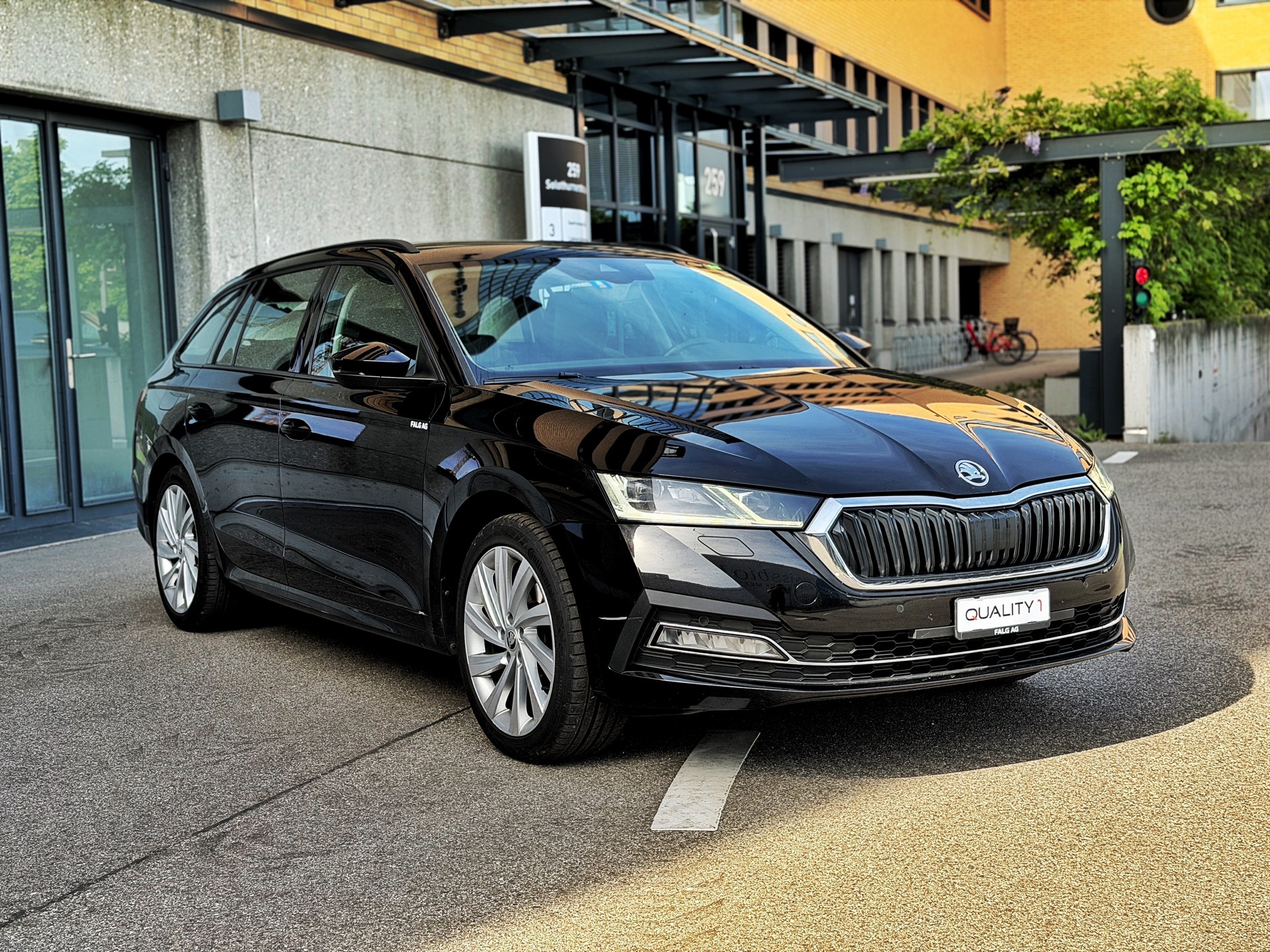 SKODA Octavia Combi 2.0 TDI DSG Style 4x4-image-5