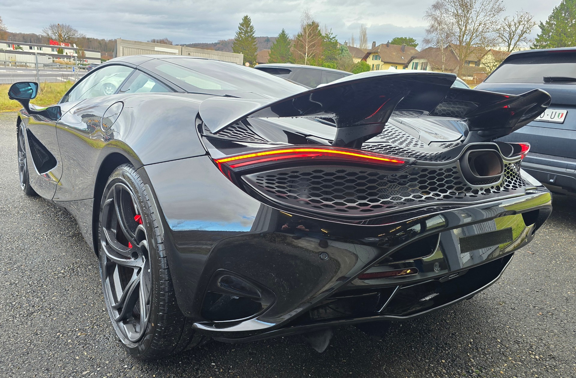 McLAREN 750S-image-7