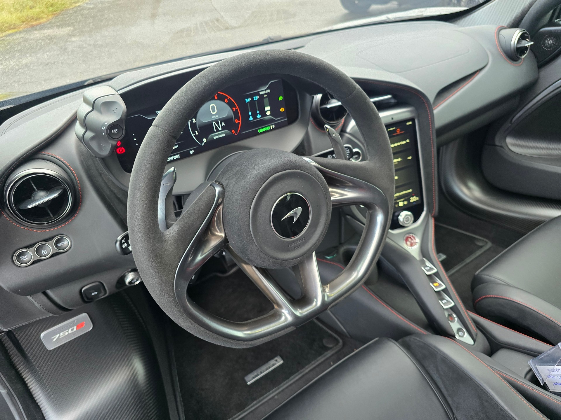 McLAREN 750S-image-11