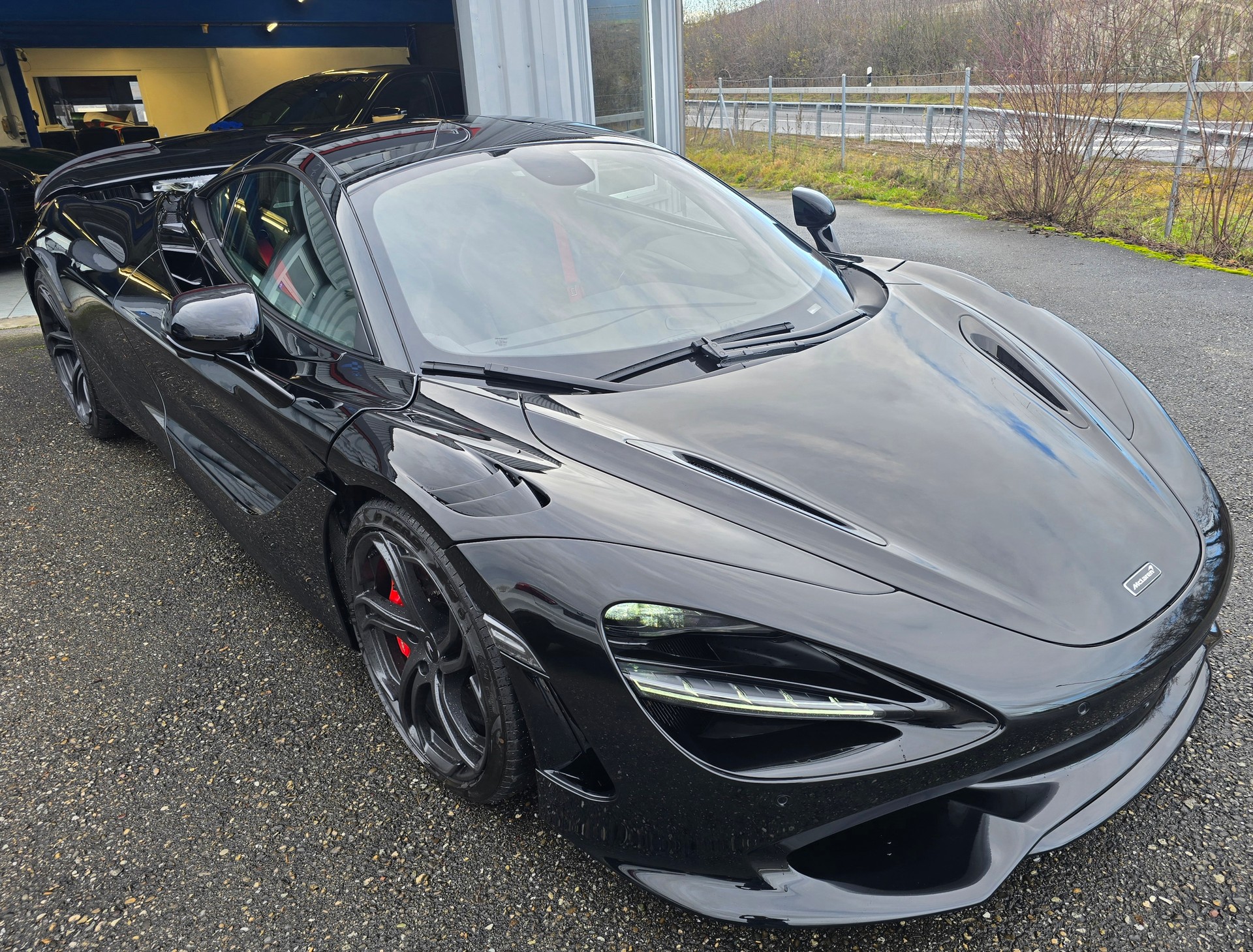 McLAREN 750S-image-4