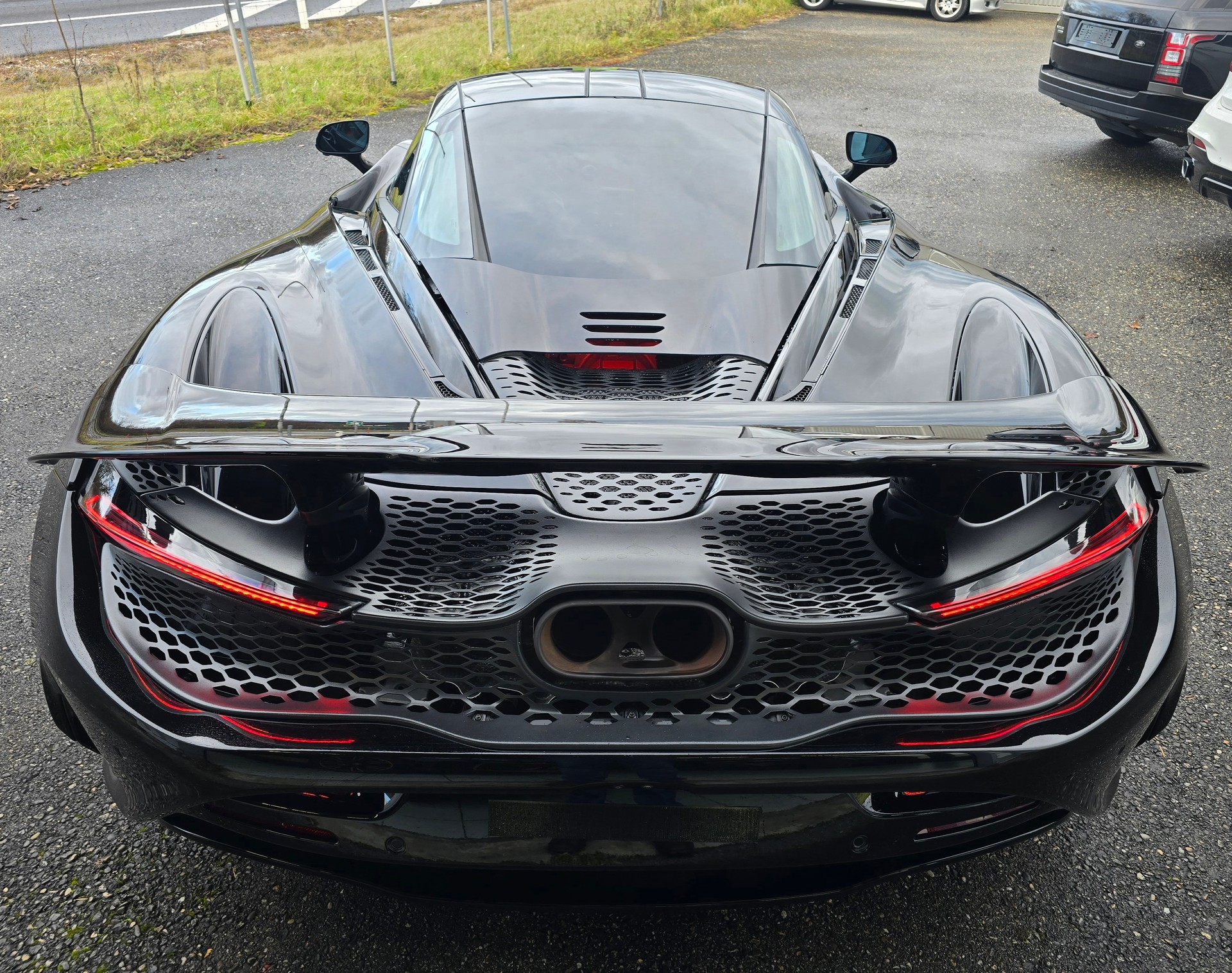 McLAREN 750S-image-8