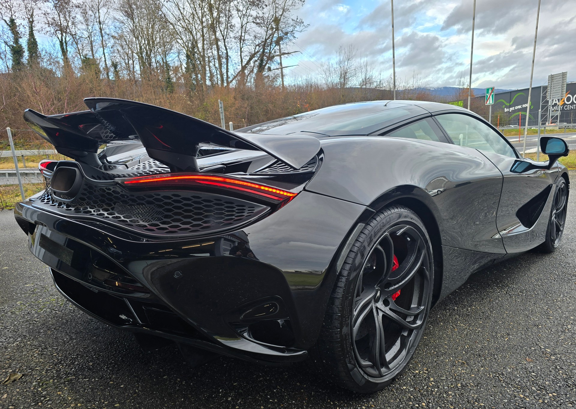 McLAREN 750S-image-9