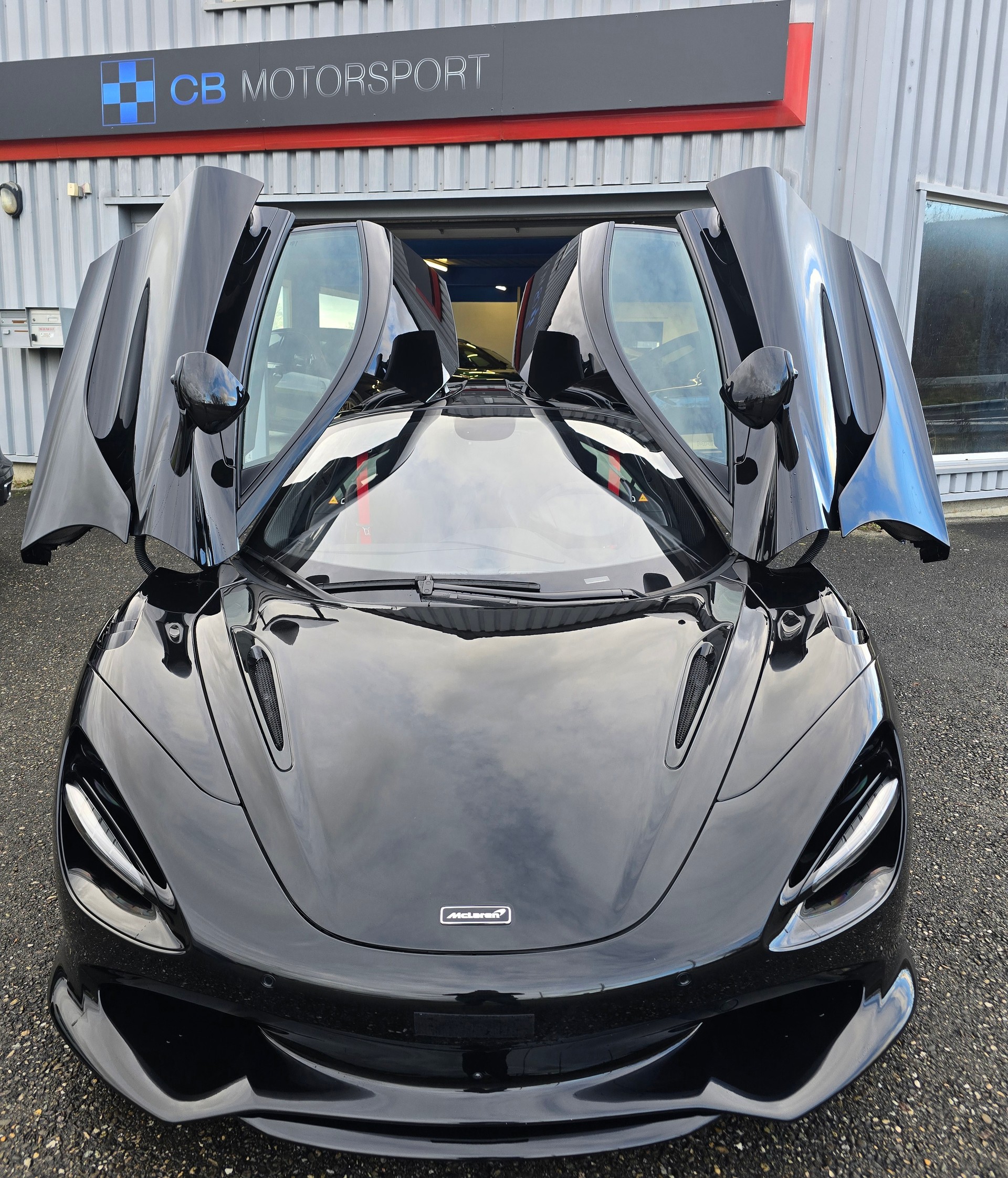 McLAREN 750S-image-3