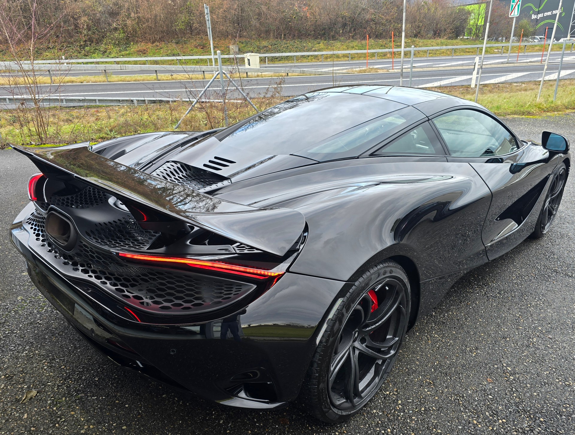 McLAREN 750S-image-10