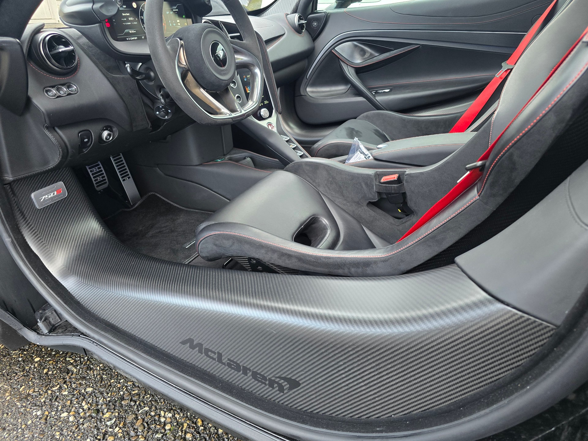 McLAREN 750S-image-12
