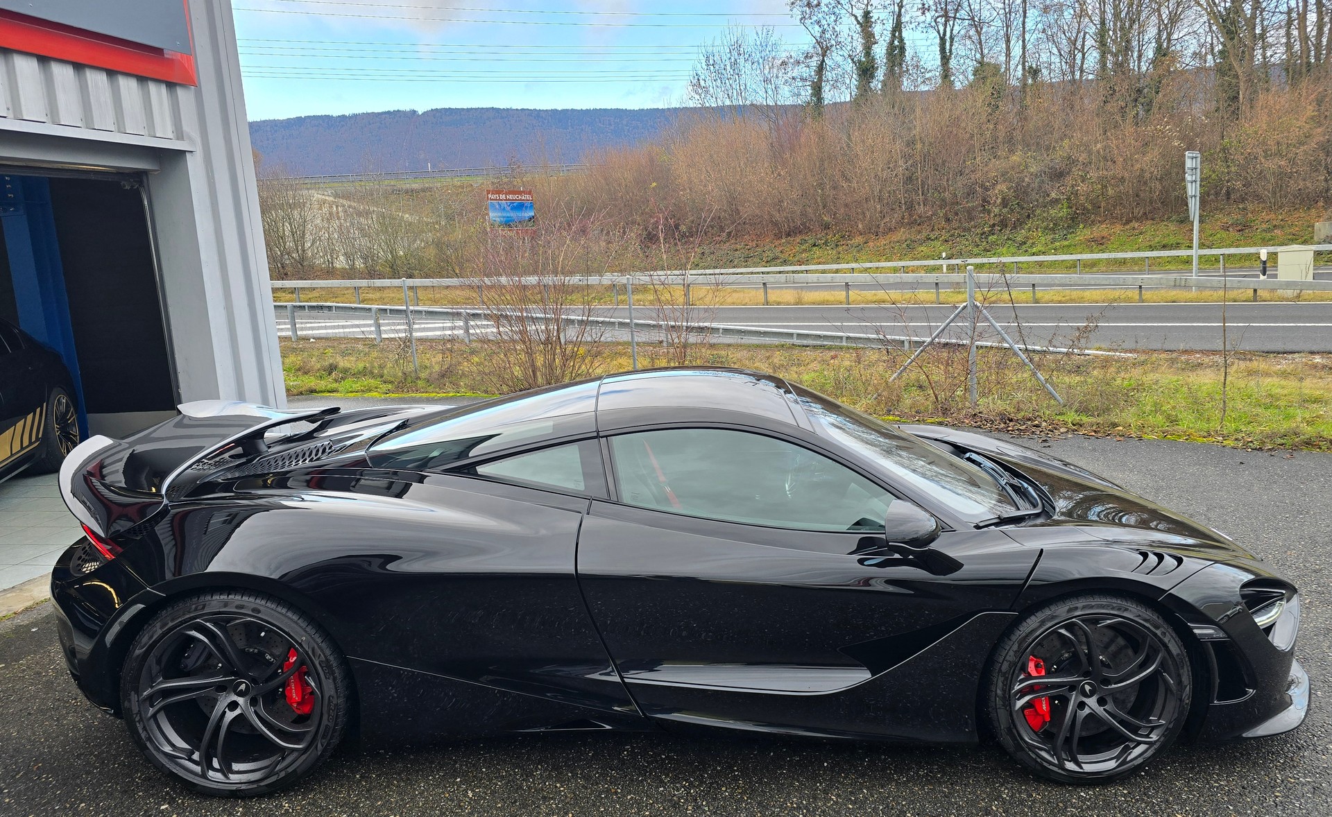 McLAREN 750S-image-5