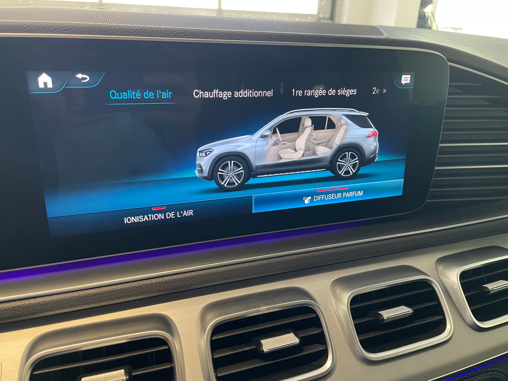 MERCEDES-BENZ GLE 450 4Matic AMG Line 9G-Tronic-image-23