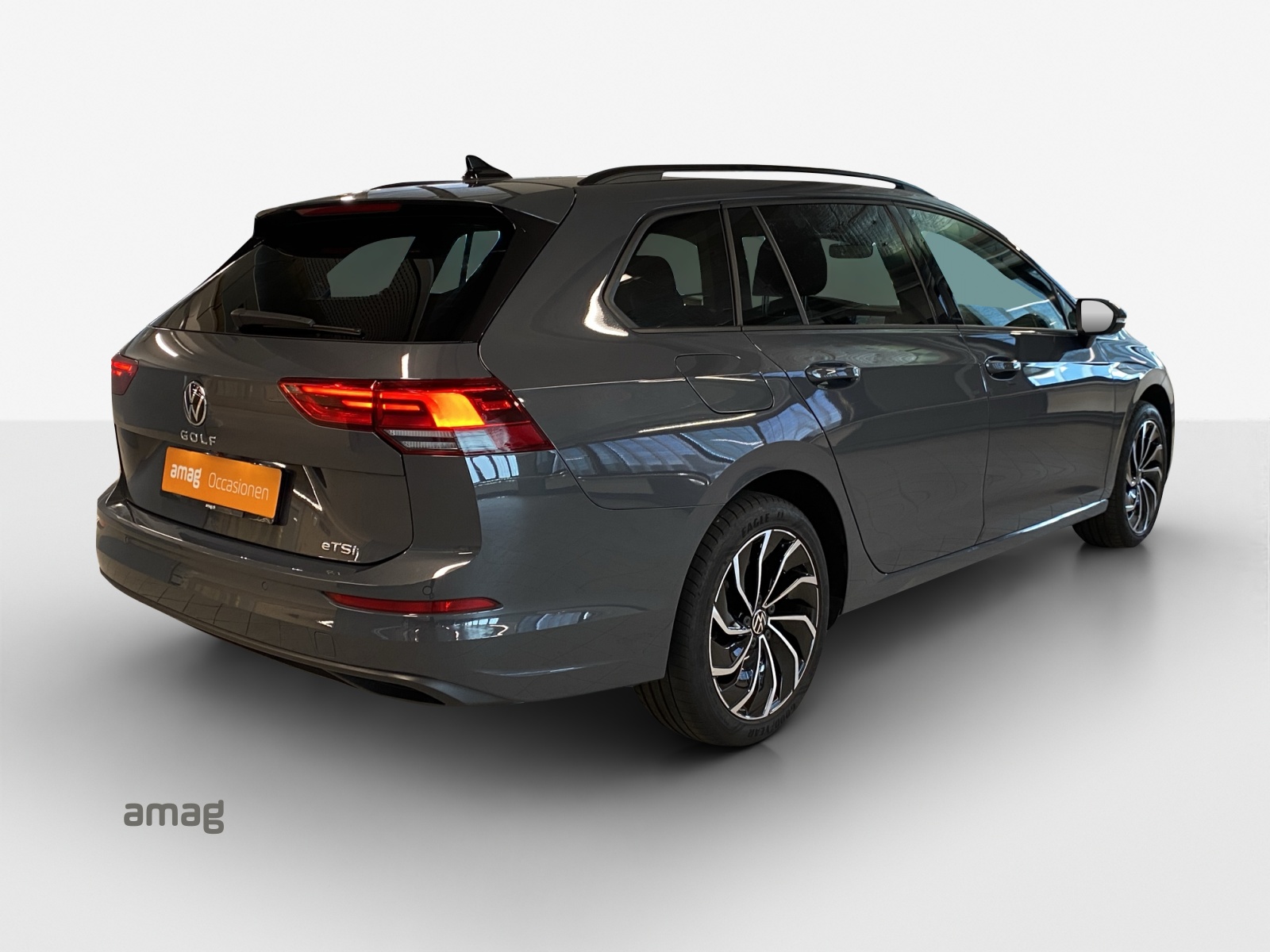 VW Golf Variant 1.5 TSI Life-image-4