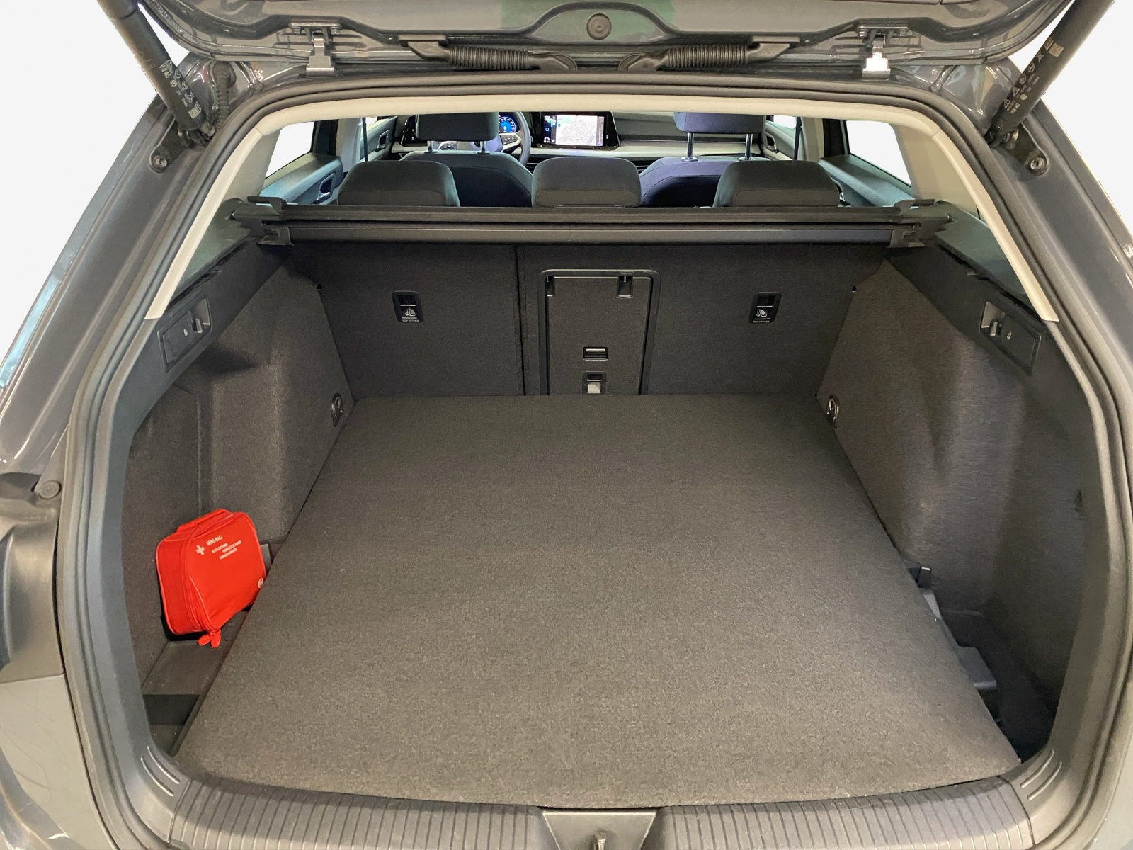 VW Golf Variant 1.5 TSI Life-image-12