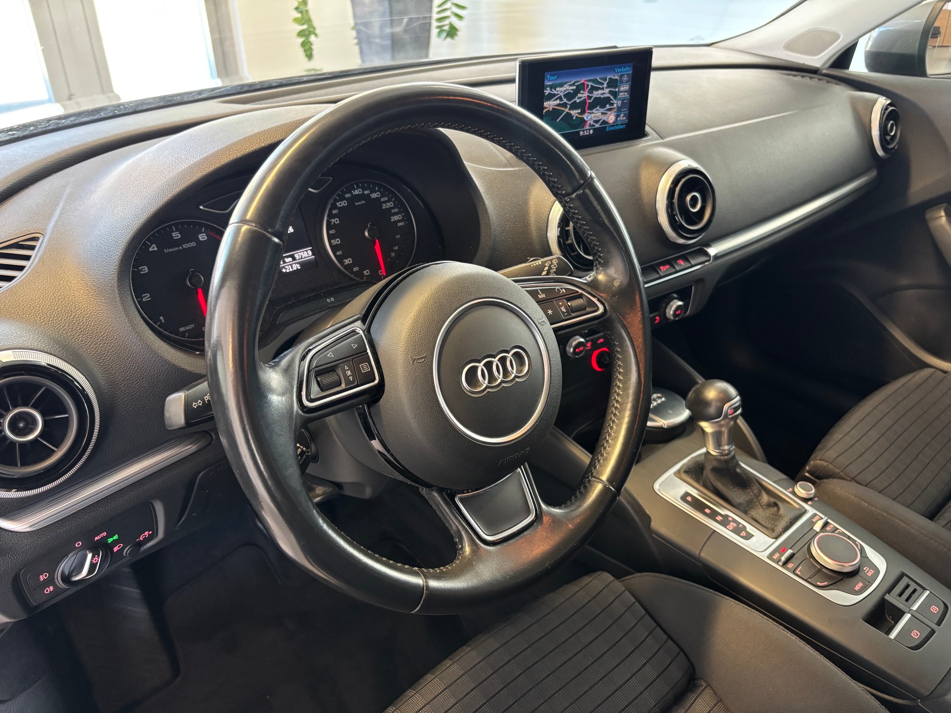 AUDI A3 Sportback 1.4 TFSI Ambition S-tronic-image-5