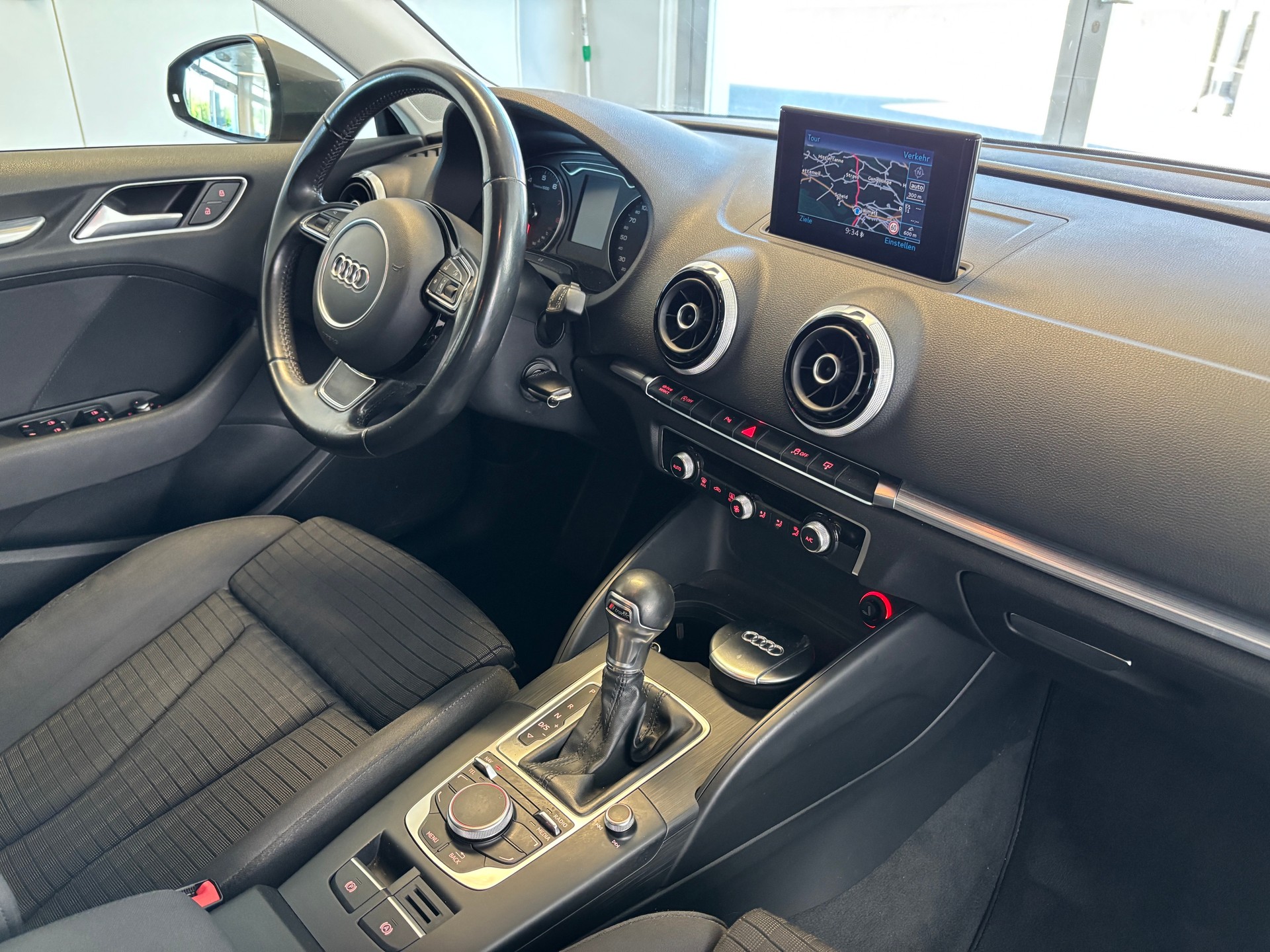AUDI A3 Sportback 1.4 TFSI Ambition S-tronic-image-8