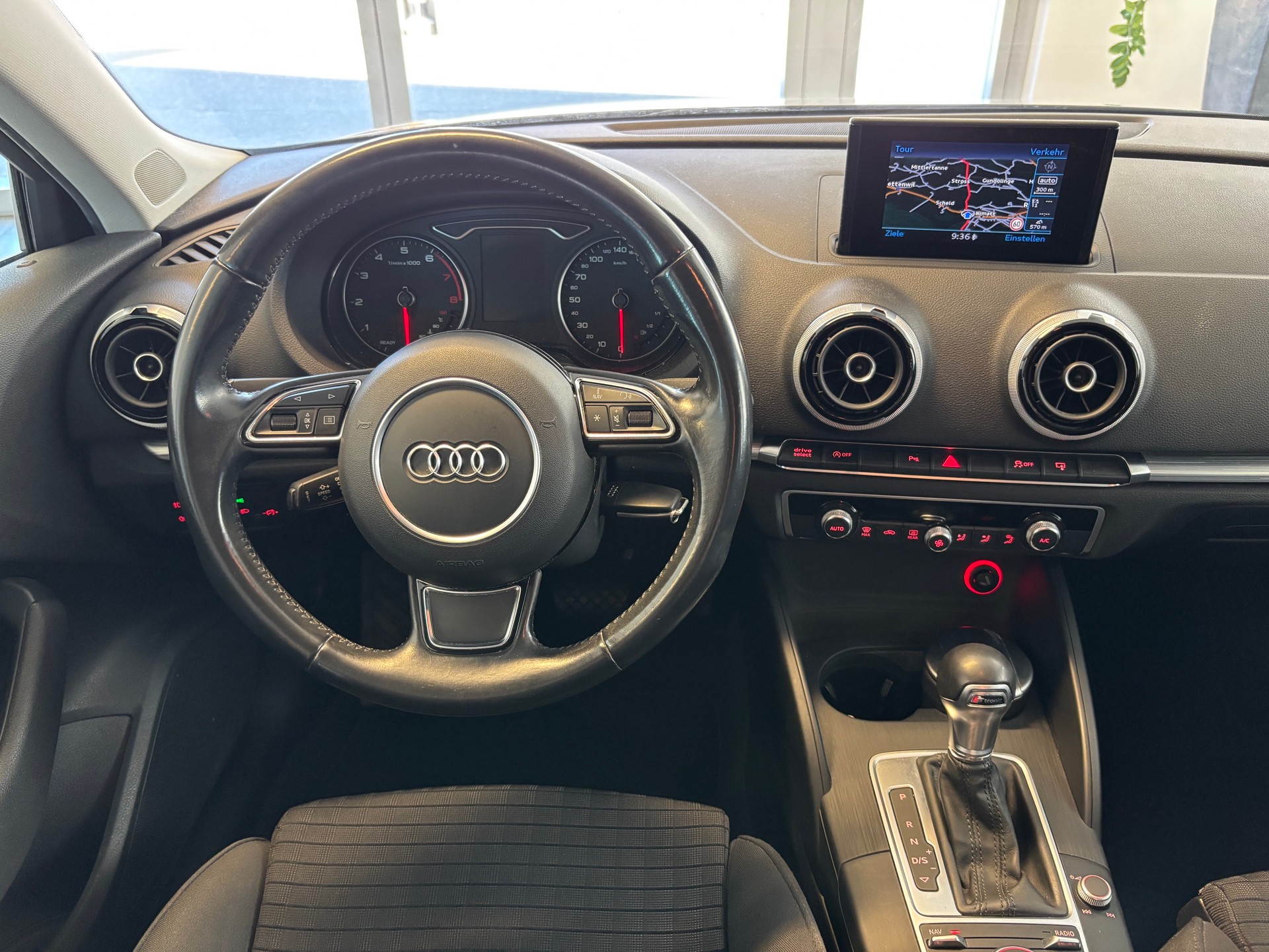 AUDI A3 Sportback 1.4 TFSI Ambition S-tronic-image-13