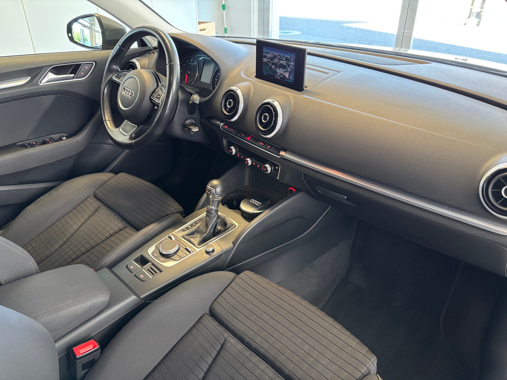AUDI A3 Sportback 1.4 TFSI Ambition S-tronic-image-7