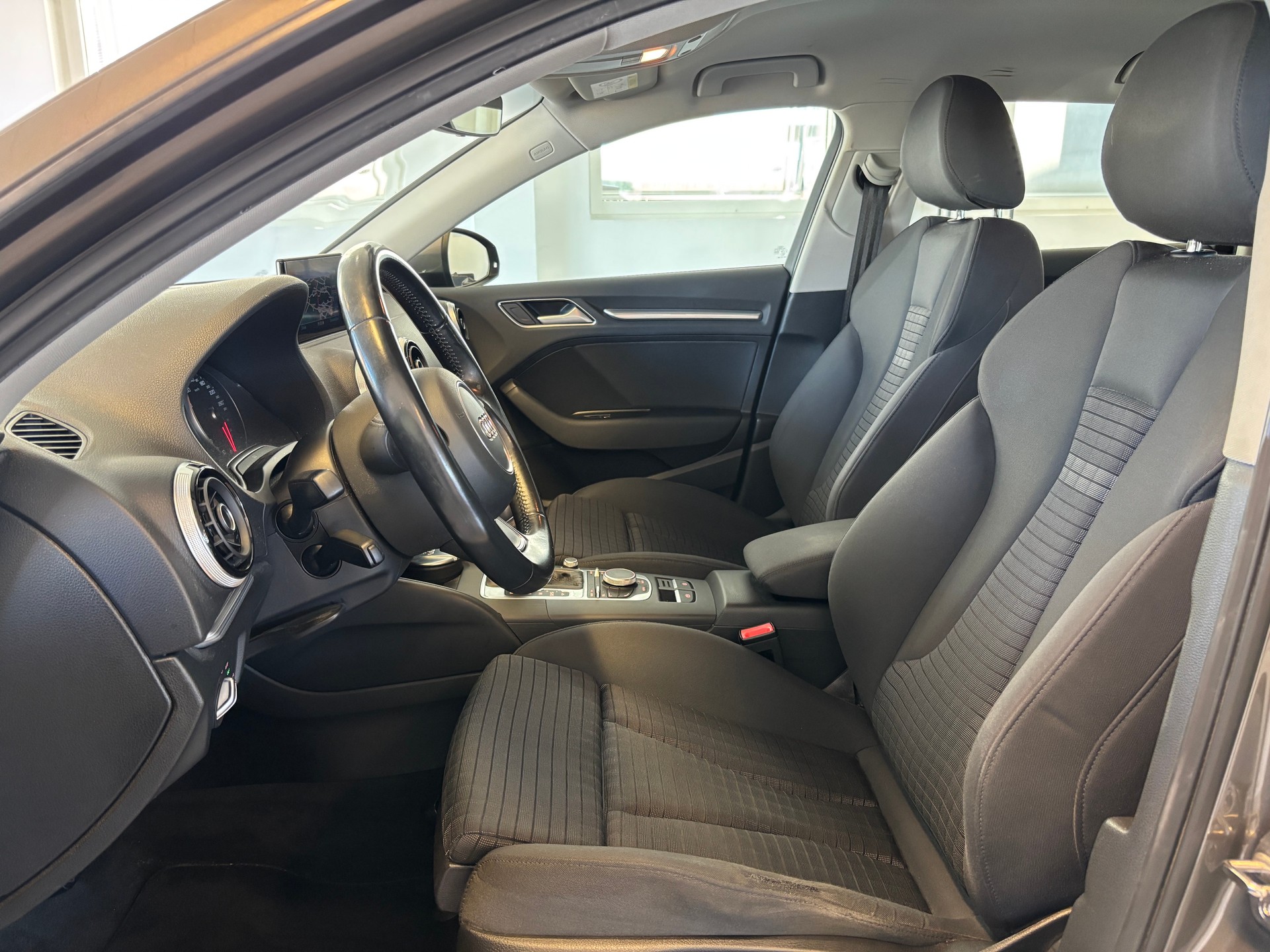 AUDI A3 Sportback 1.4 TFSI Ambition S-tronic-image-6