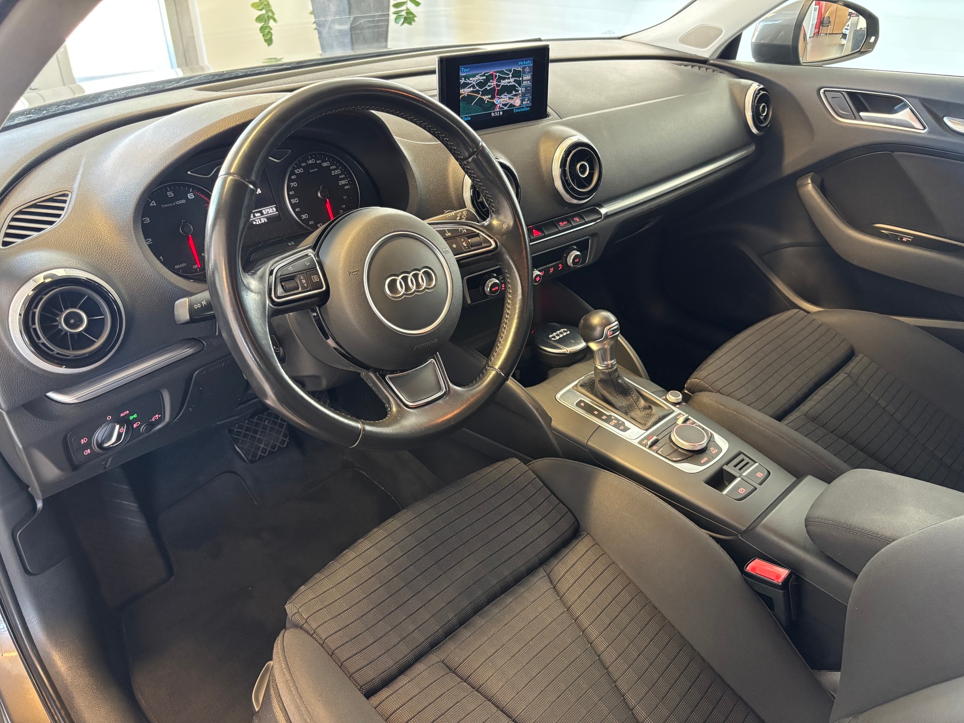AUDI A3 Sportback 1.4 TFSI Ambition S-tronic-image-4