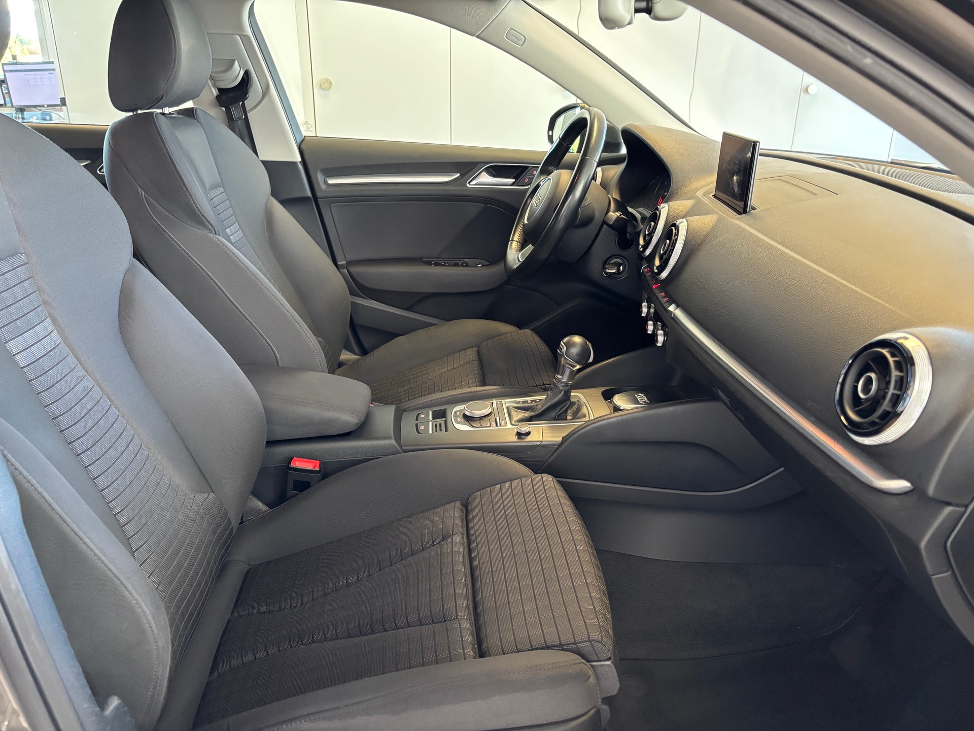 AUDI A3 Sportback 1.4 TFSI Ambition S-tronic-image-9