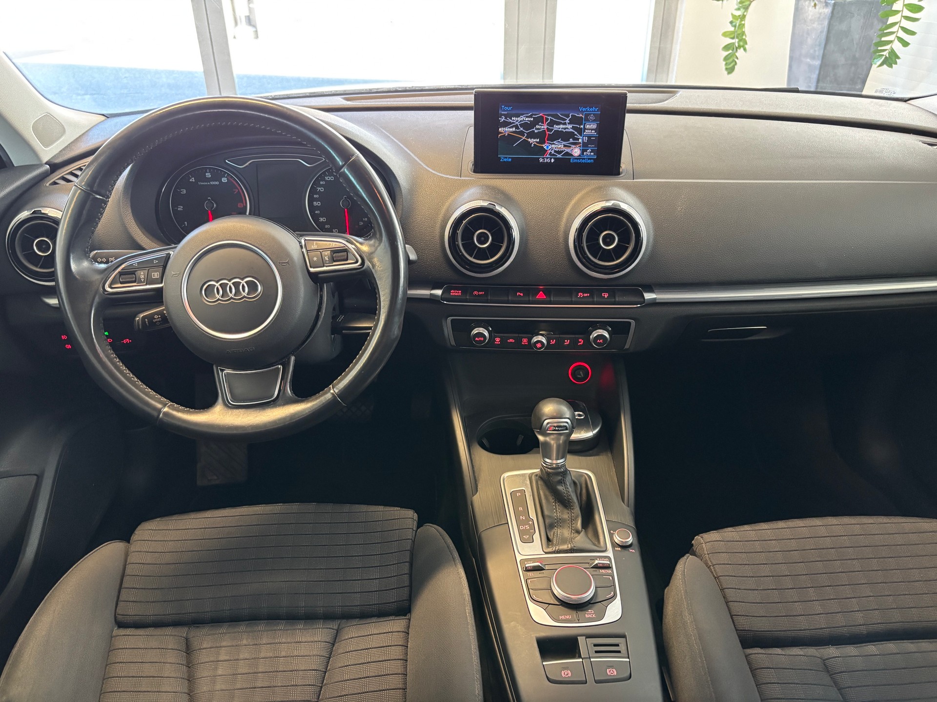 AUDI A3 Sportback 1.4 TFSI Ambition S-tronic-image-12