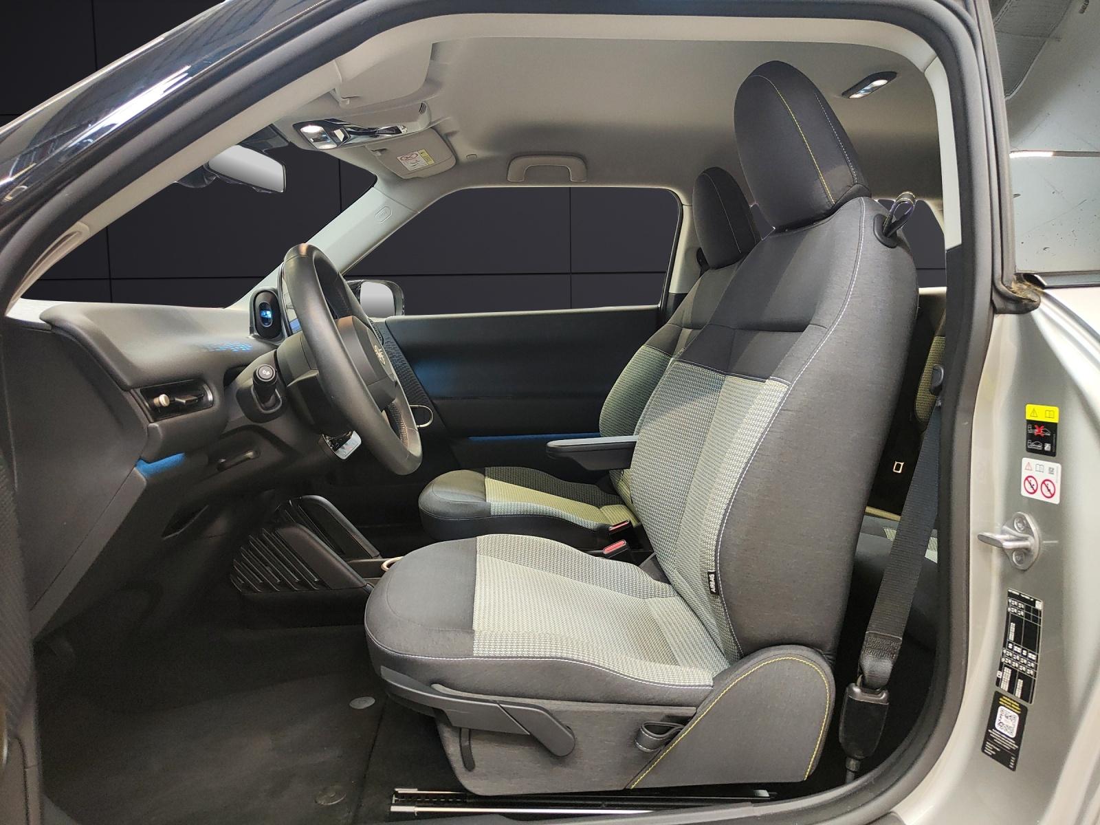 MINI J01 Cooper E Attraktiven Leasingzinssatz ab 0.9 % bei Abschluss einer BMW Fahrzeugversicherung.-image-9