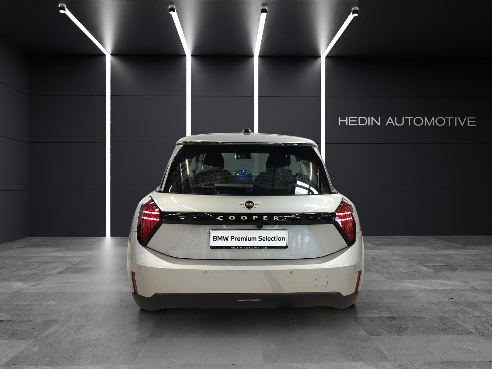 MINI J01 Cooper E Attraktiven Leasingzinssatz ab 0.9 % bei Abschluss einer BMW Fahrzeugversicherung.-image-4