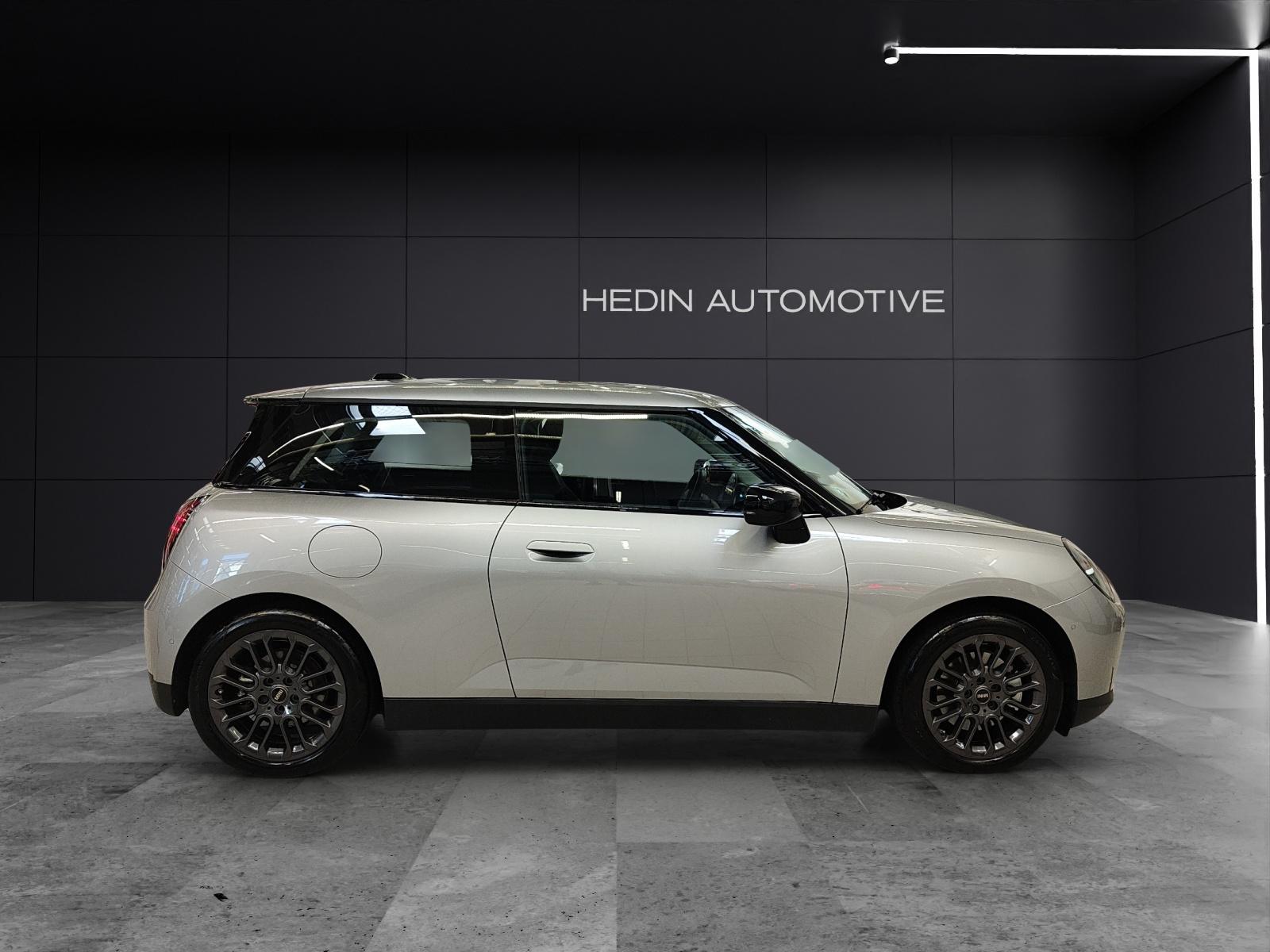 MINI J01 Cooper E Attraktiven Leasingzinssatz ab 0.9 % bei Abschluss einer BMW Fahrzeugversicherung.-image-6