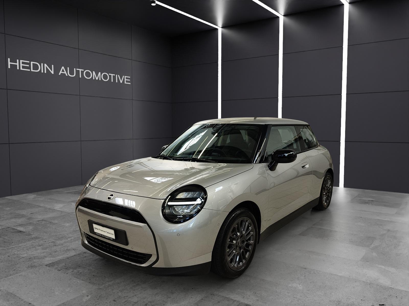 MINI J01 Cooper E Attraktiven Leasingzinssatz ab 0.9 % bei Abschluss einer BMW Fahrzeugversicherung.
