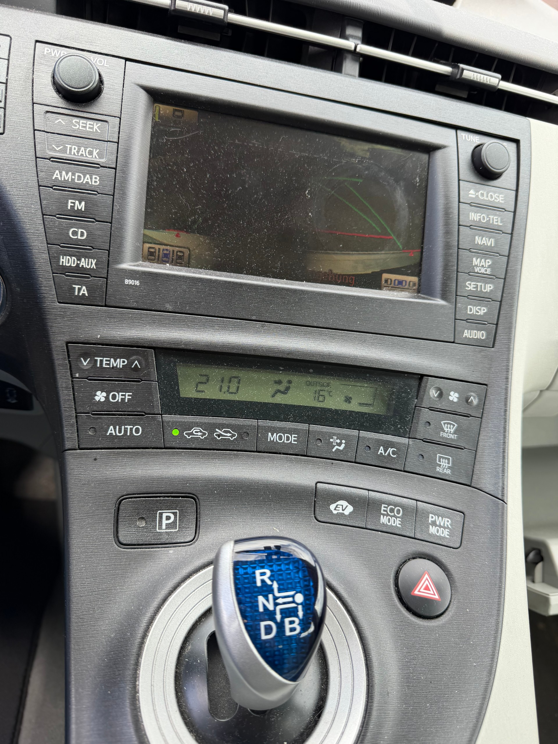 TOYOTA Prius 1.8 16V HSD Sol-image-5