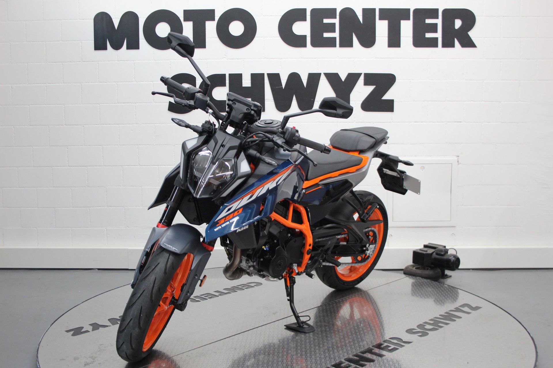 KTM 390 Duke-image-3