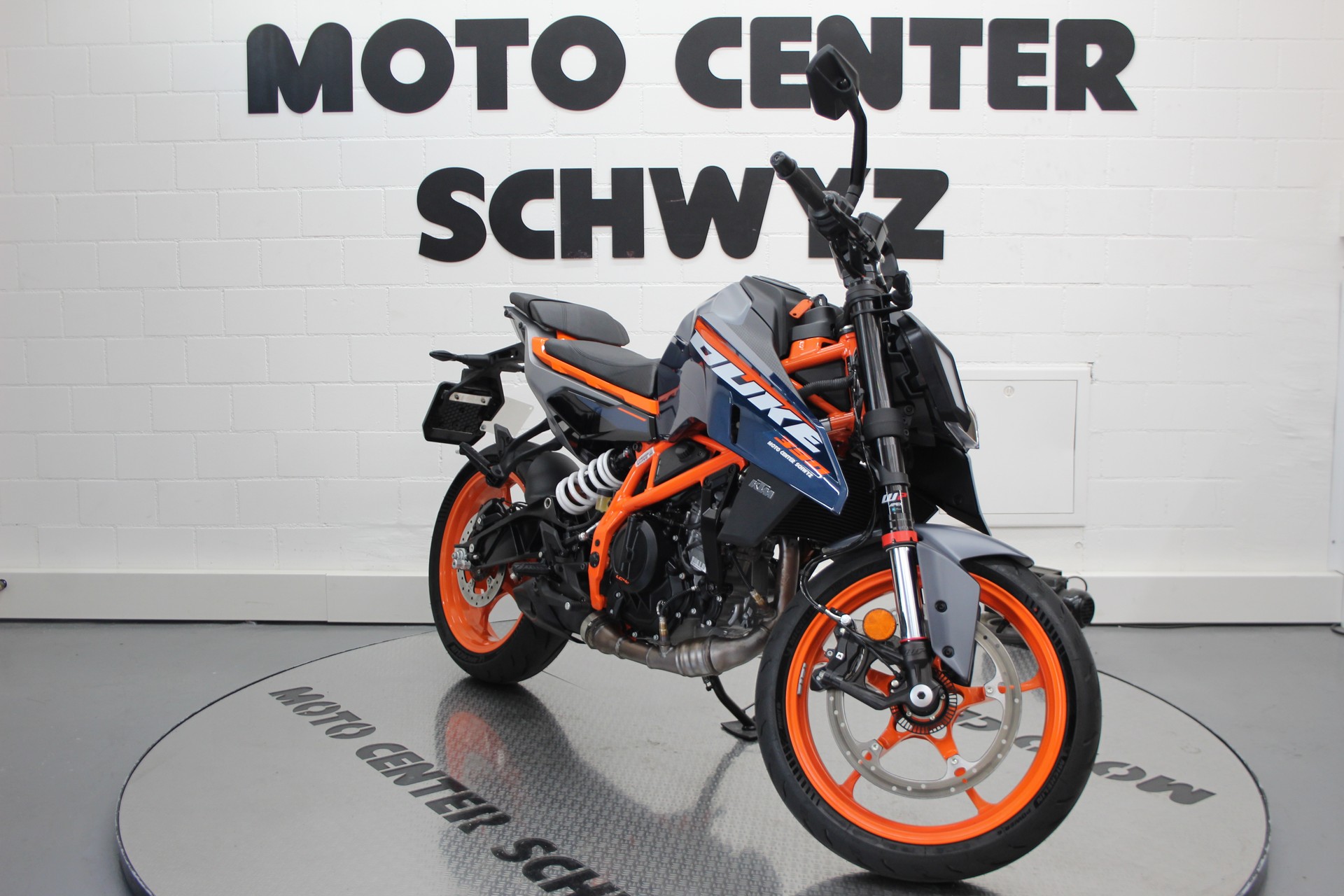 KTM 390 Duke-image-1