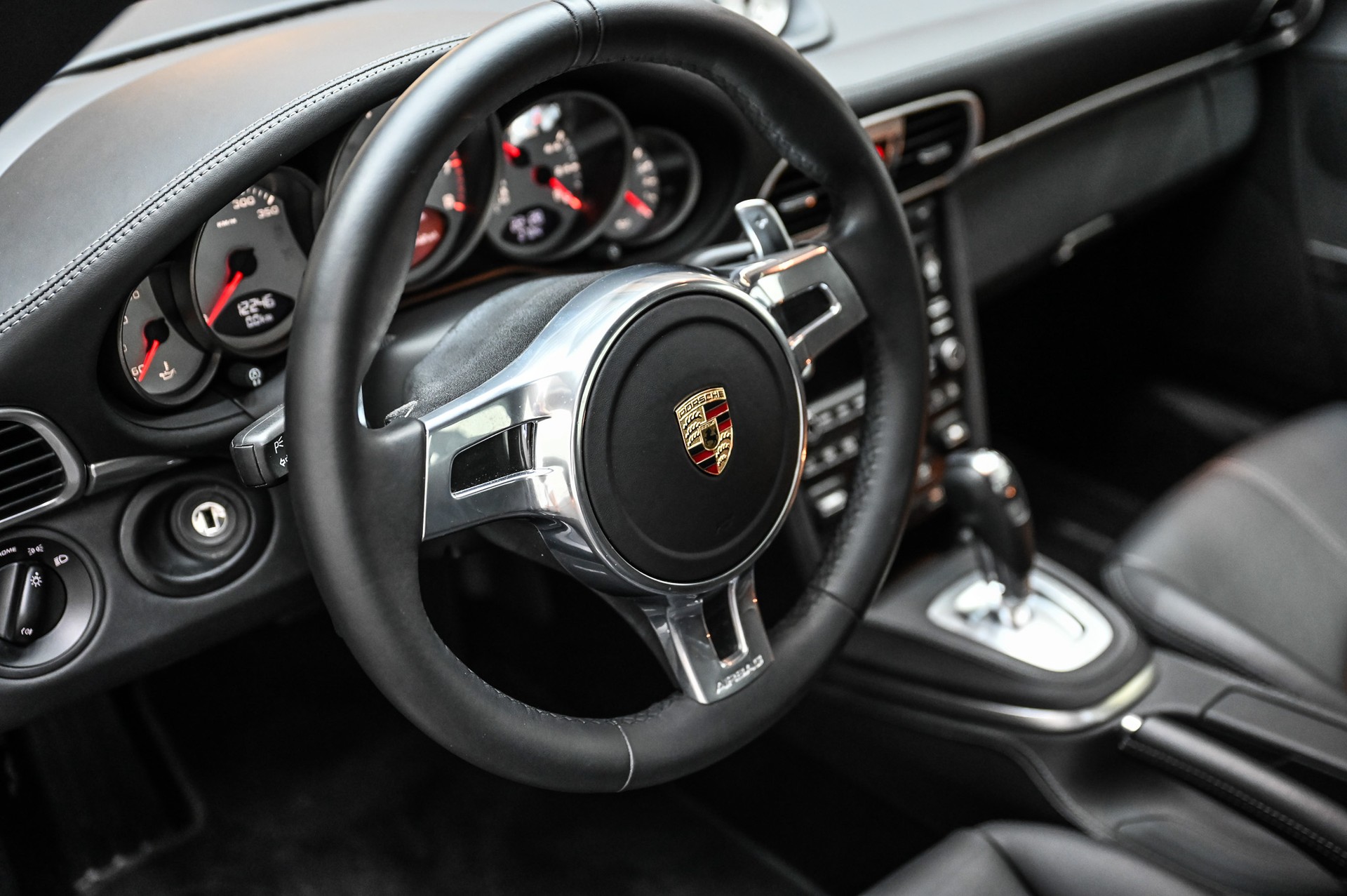 PORSCHE 911 Turbo S PDK-image-23