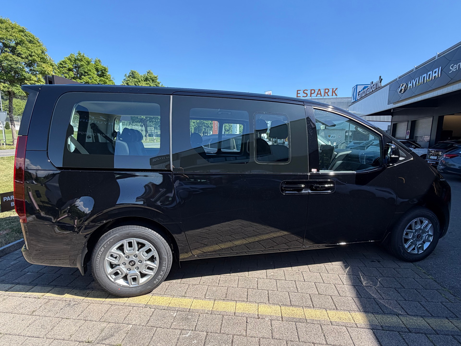 HYUNDAI Staria Wagon 1.6 T-GDi HEV Amplia A-showroom-element-3