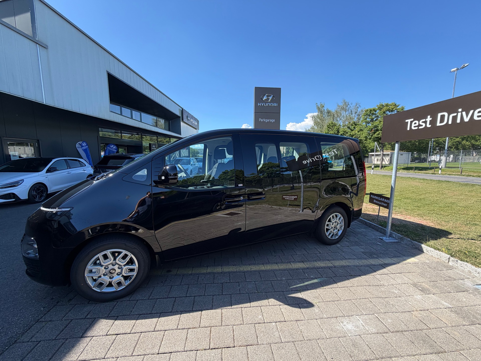 HYUNDAI Staria Wagon 1.6 T-GDi HEV Amplia A-showroom-element-1