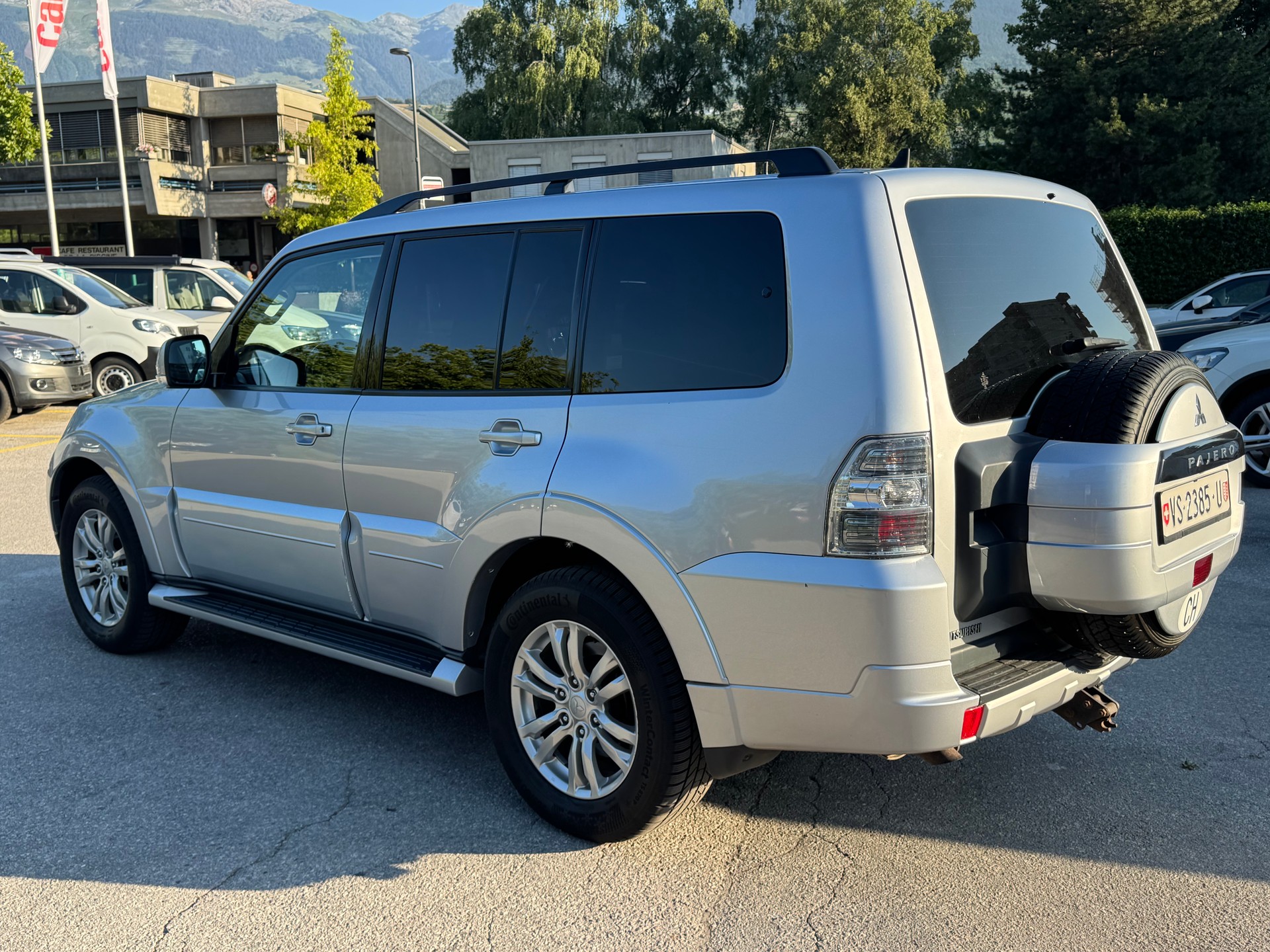 MITSUBISHI Pajero 3.2 DI-D Professional Plus Automatic-showroom-element-3