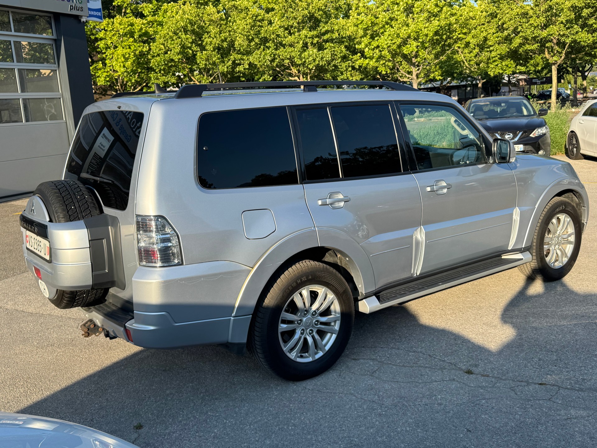 MITSUBISHI Pajero 3.2 DI-D Professional Plus Automatic-showroom-element-2