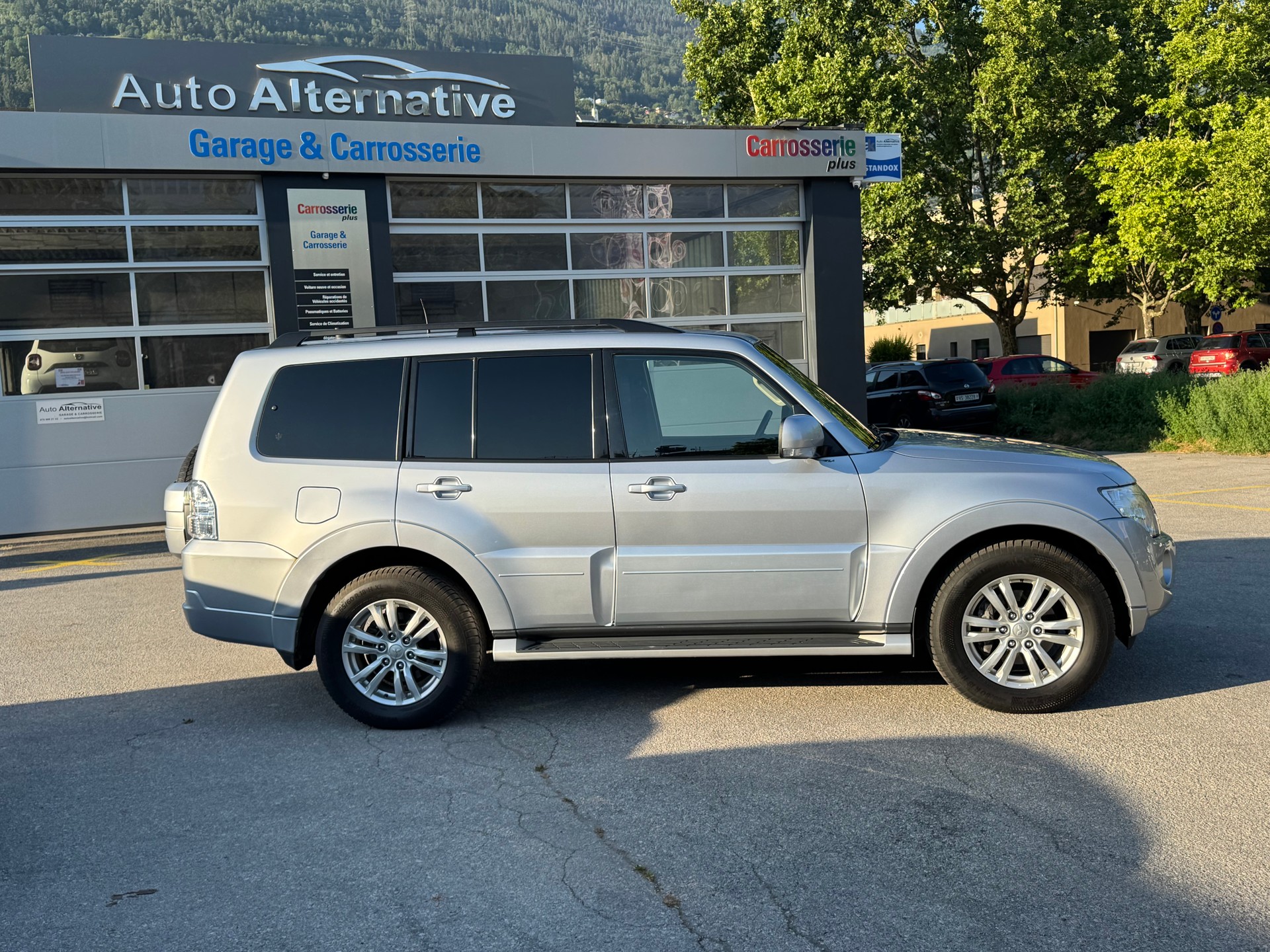 MITSUBISHI Pajero 3.2 DI-D Professional Plus Automatic-showroom-element-1