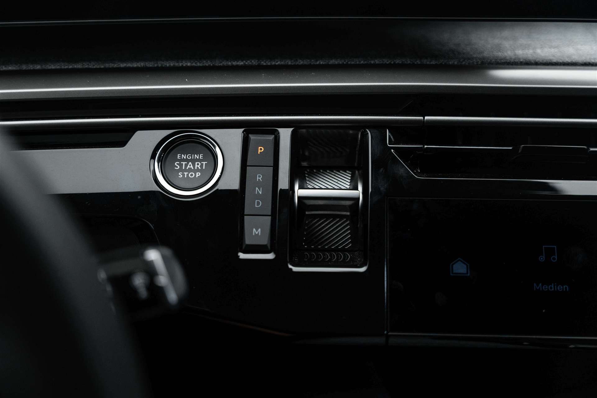 PEUGEOT 5008 145 Hybrid GT 7-Plätzer e-DCS-Automat-image-26