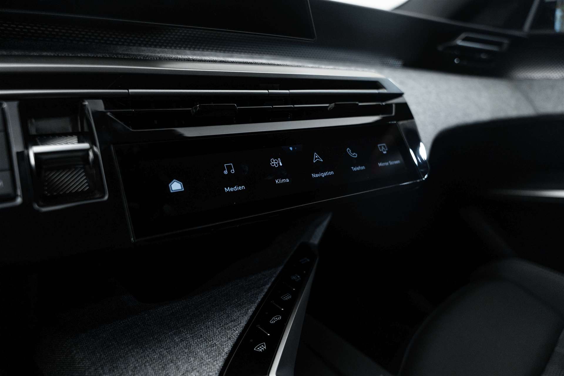 PEUGEOT 5008 145 Hybrid GT 7-Plätzer e-DCS-Automat-image-24
