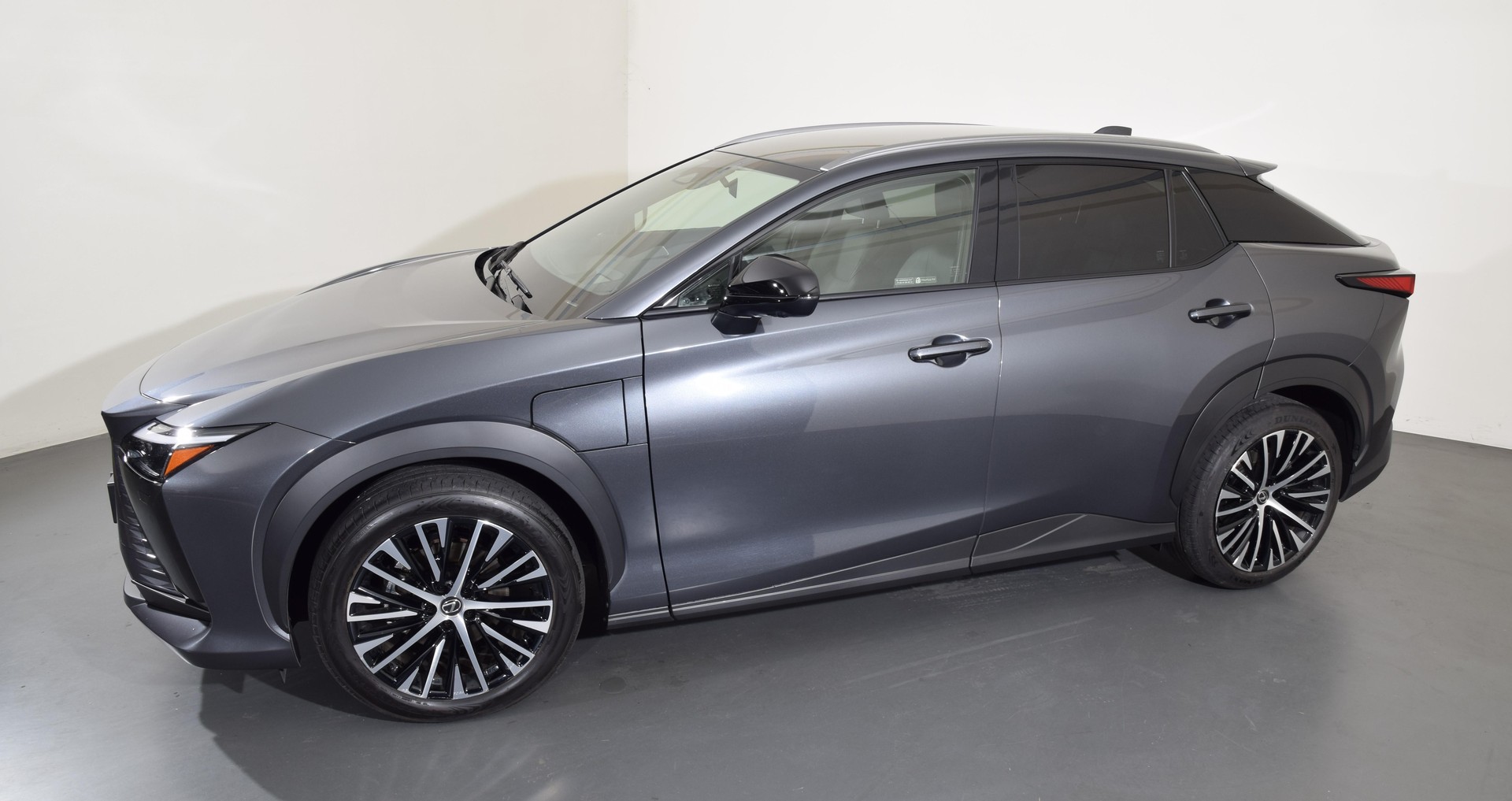 LEXUS RZ 450e Comfort-image-15