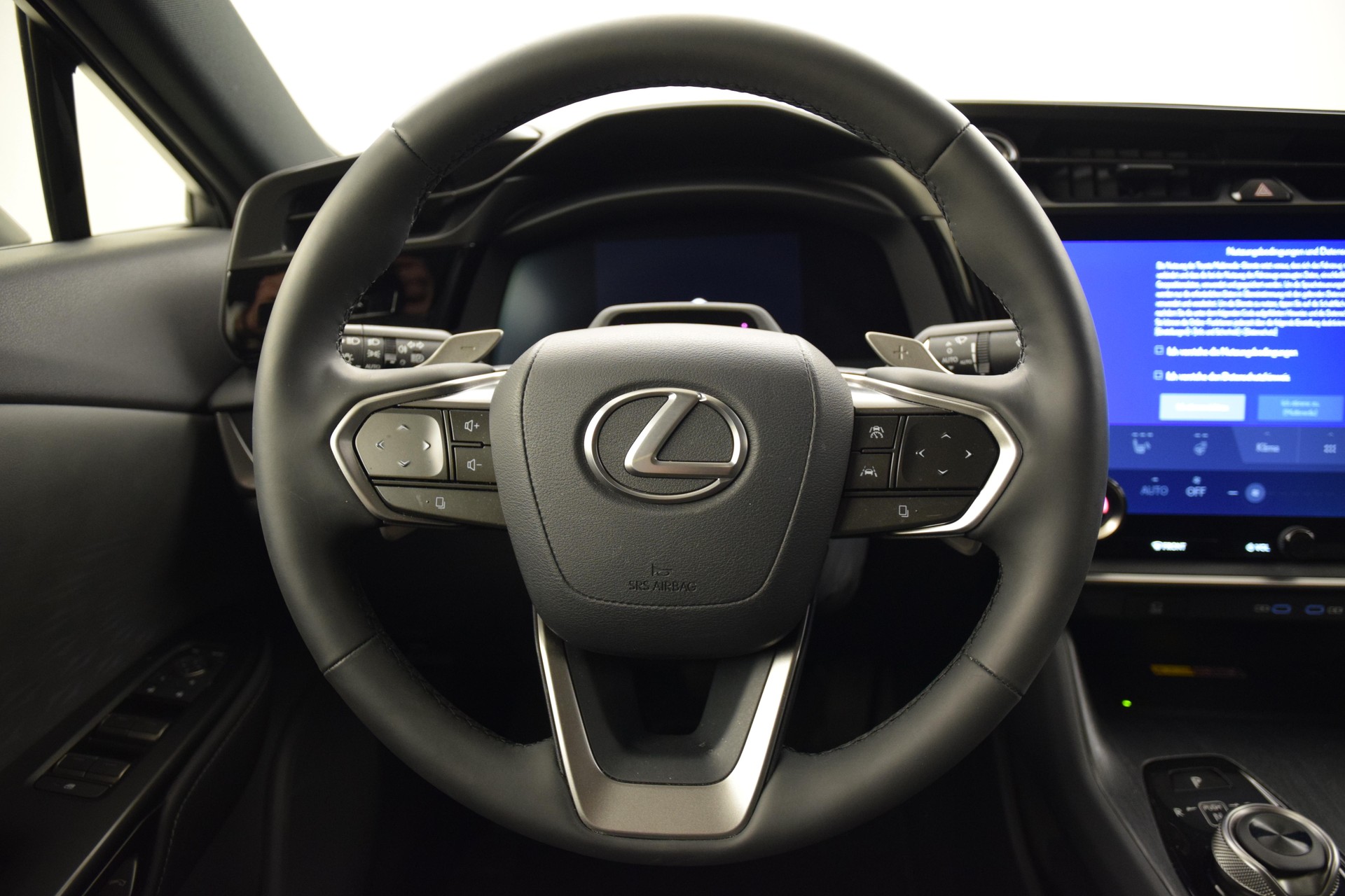 LEXUS RZ 450e Comfort-image-23
