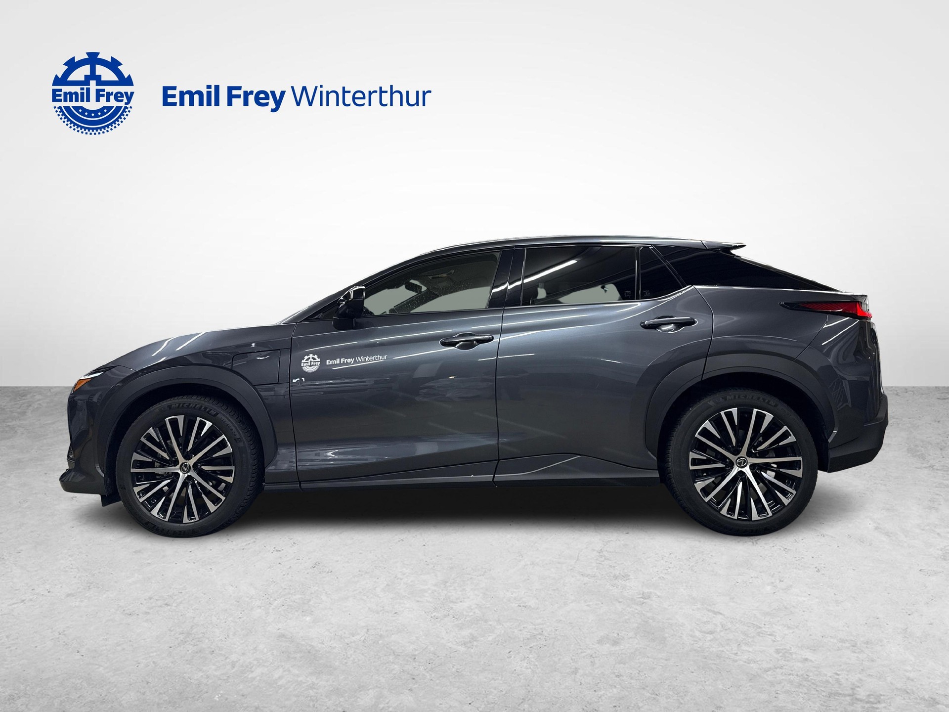 LEXUS RZ 450e Comfort-showroom-element-1