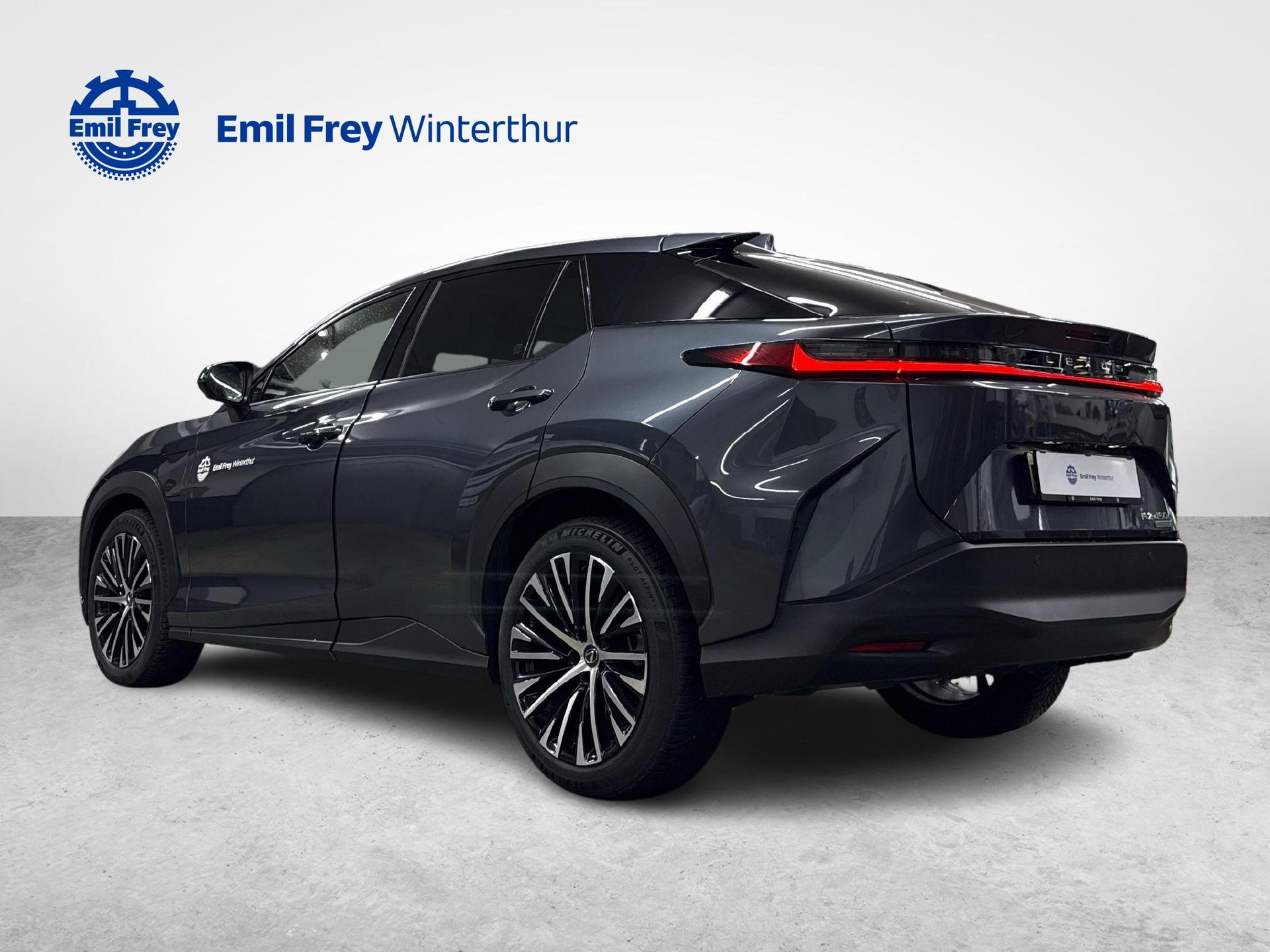 LEXUS RZ 450e Comfort-showroom-element-2